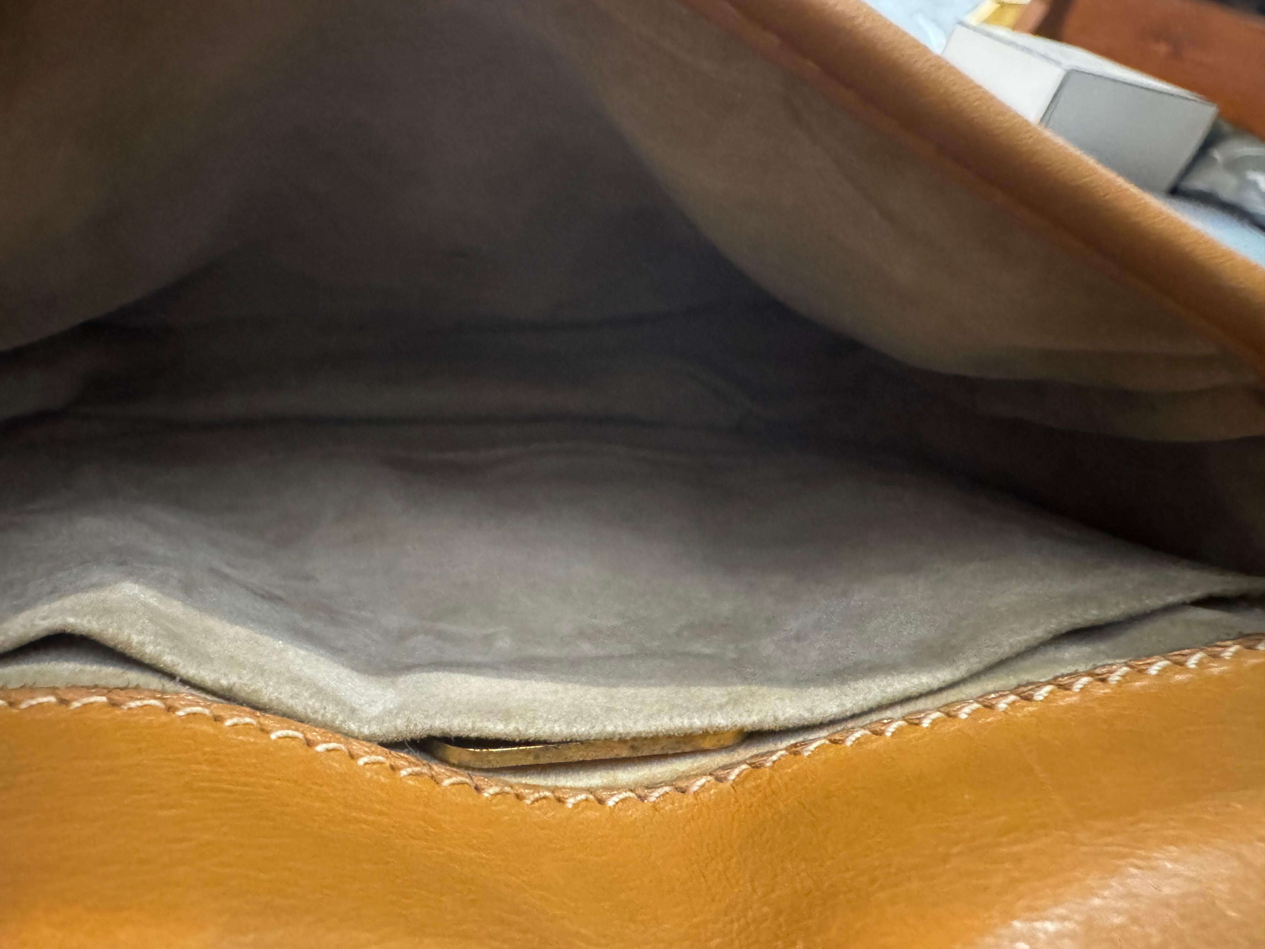 1980s Vintage GUCCI Plus Mini Crossbody Bag Black Beige Leather 5