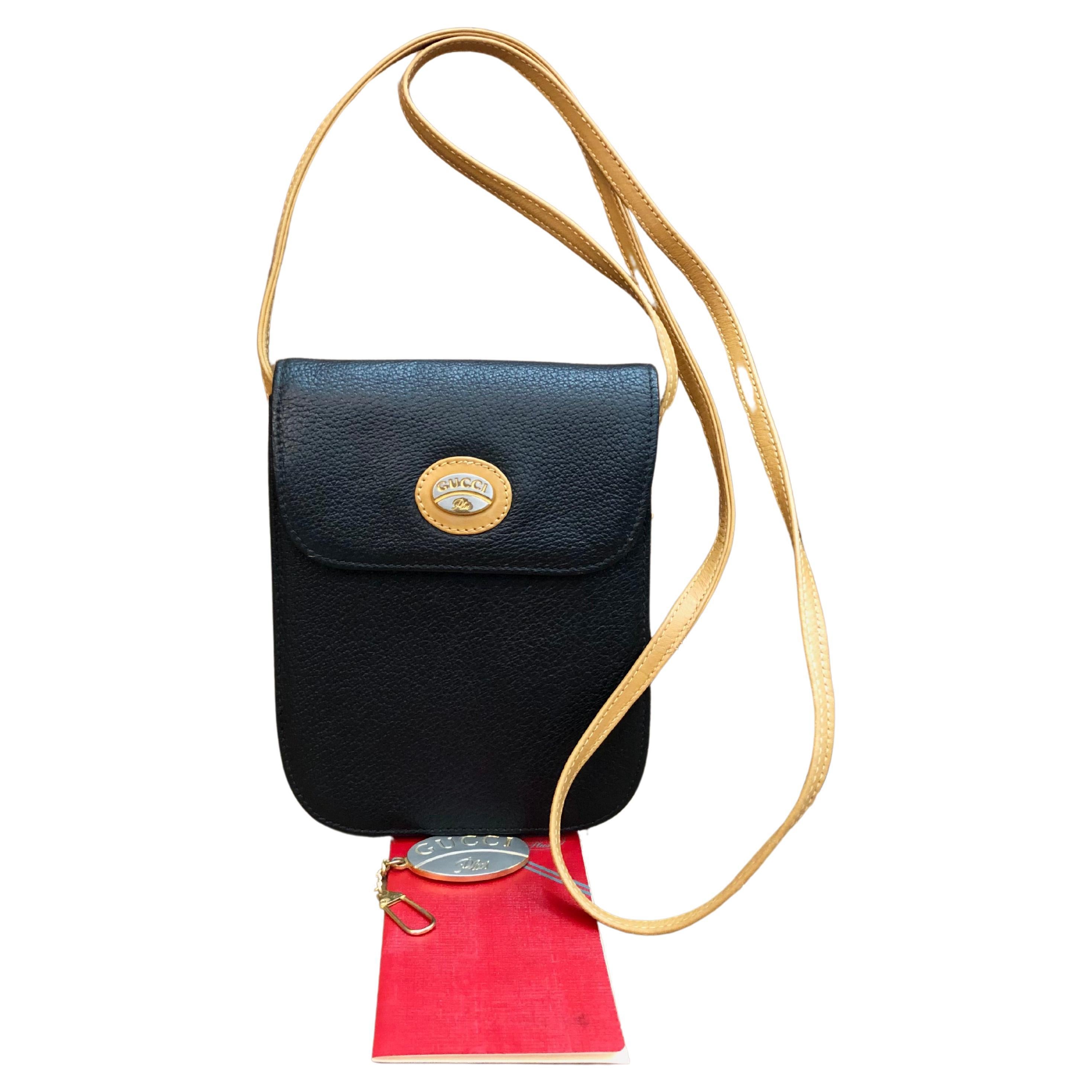 1980 Vintage GUCCI Plus Mini Leather Crossbody Bag Black Beige  en vente