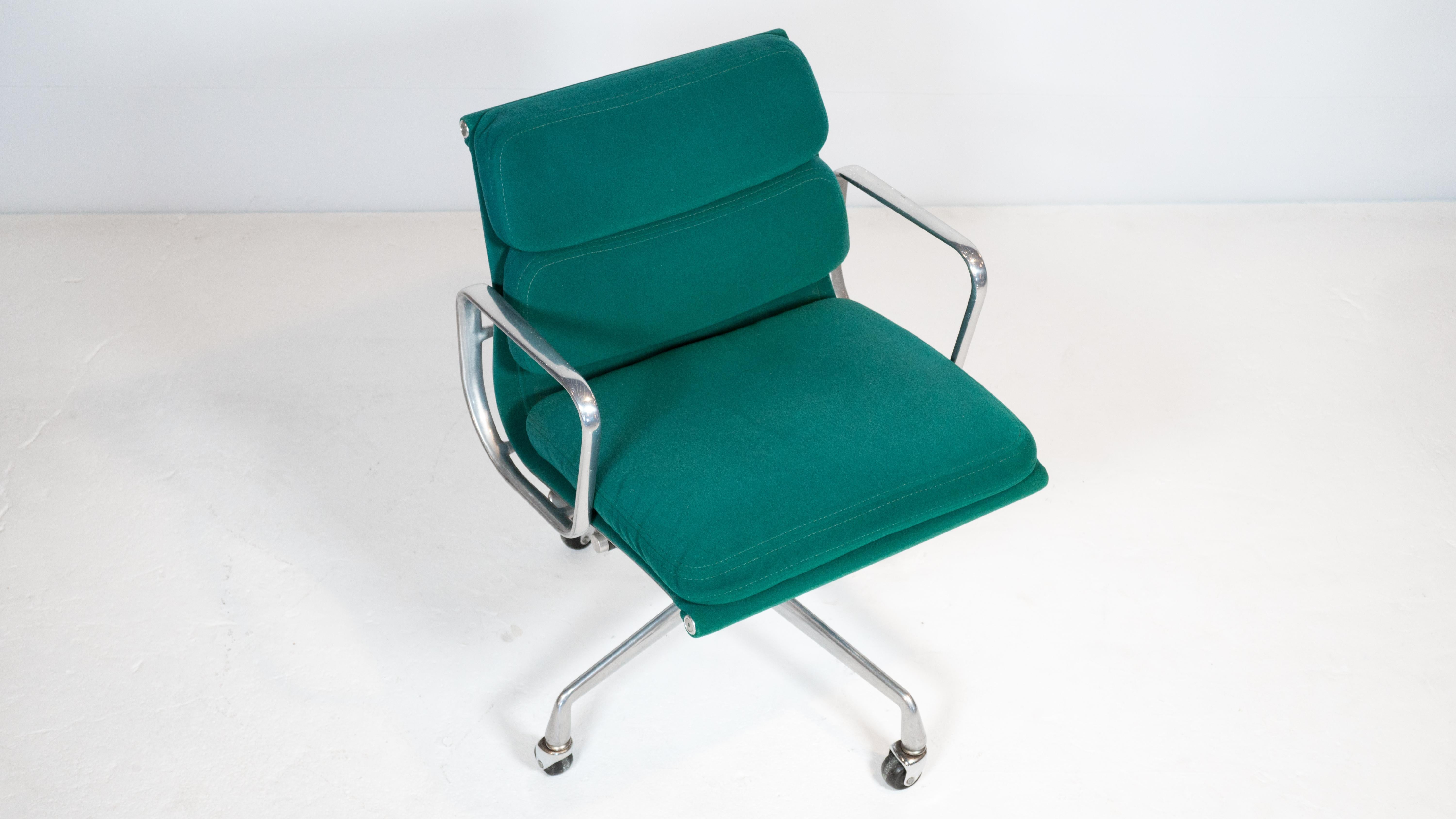 1980s Vintage Herman Miller Soft Pad Management Chair For Sale 4