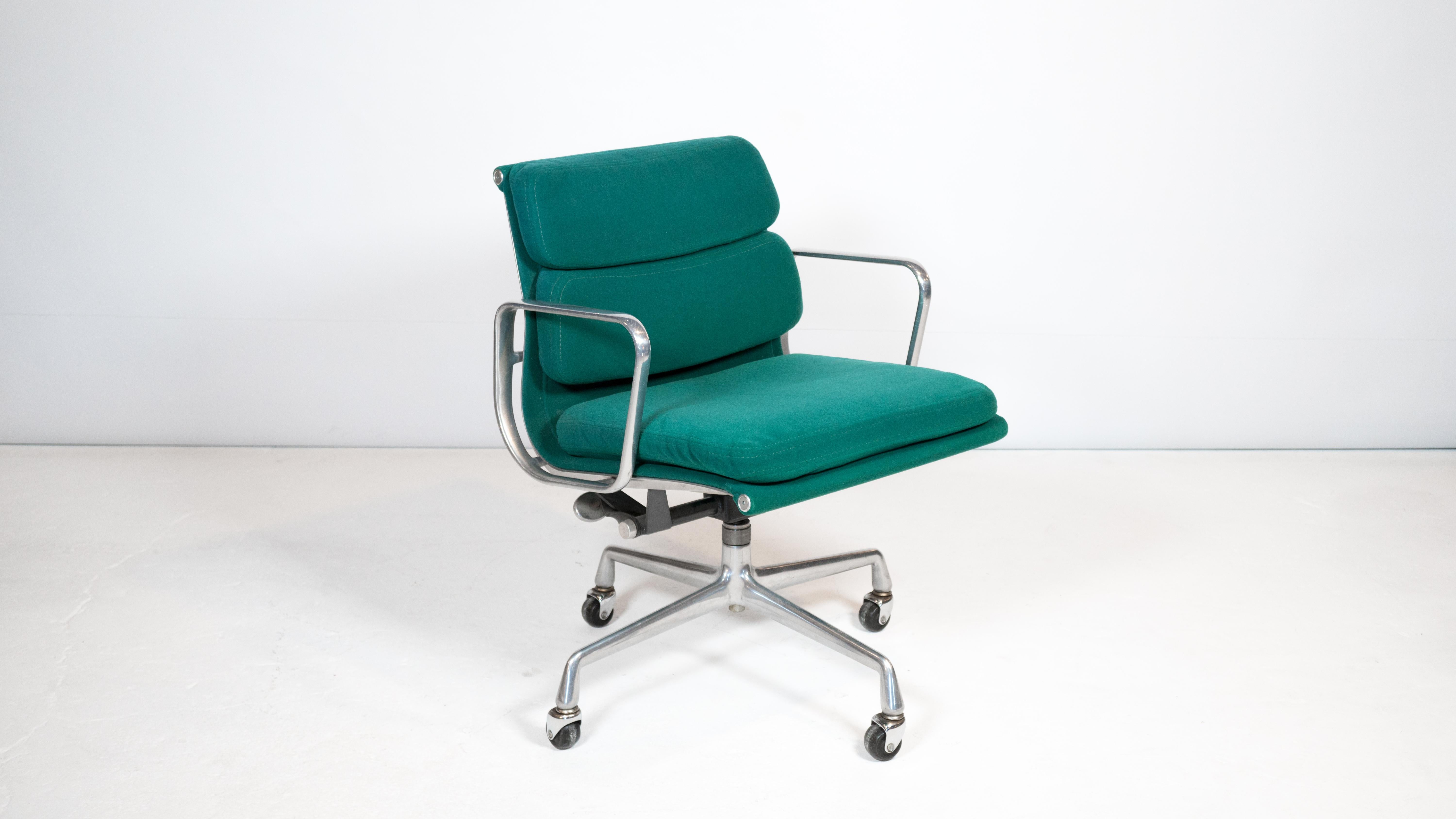 1980s Vintage Herman Miller Soft Pad Management Chair For Sale 5