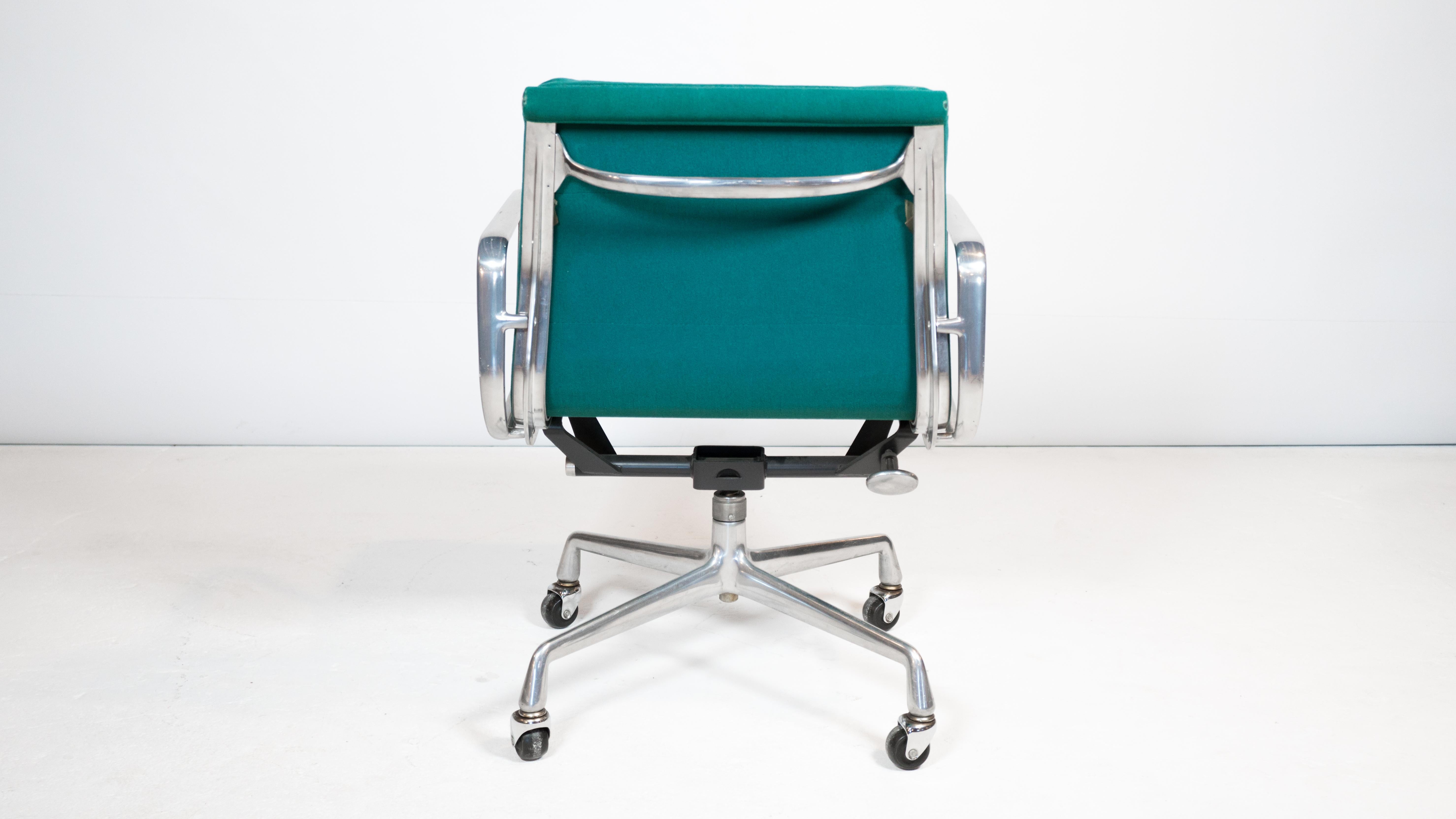 1980s Vintage Herman Miller Soft Pad Management Chair For Sale 1