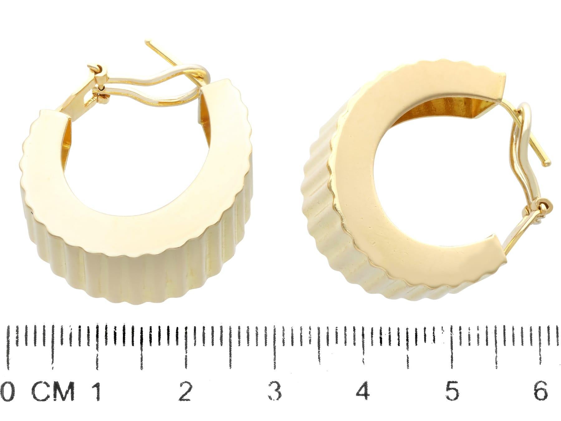 Vintage Italian 18K Yellow Gold Hoop Earrings For Sale 3
