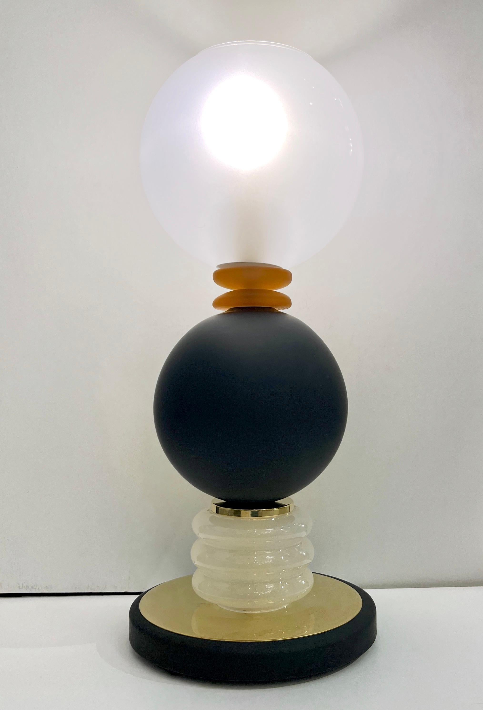 1980s Vintage Italian Pair of Frosted White Matte Black Glass Sphere Table Lamps For Sale 2