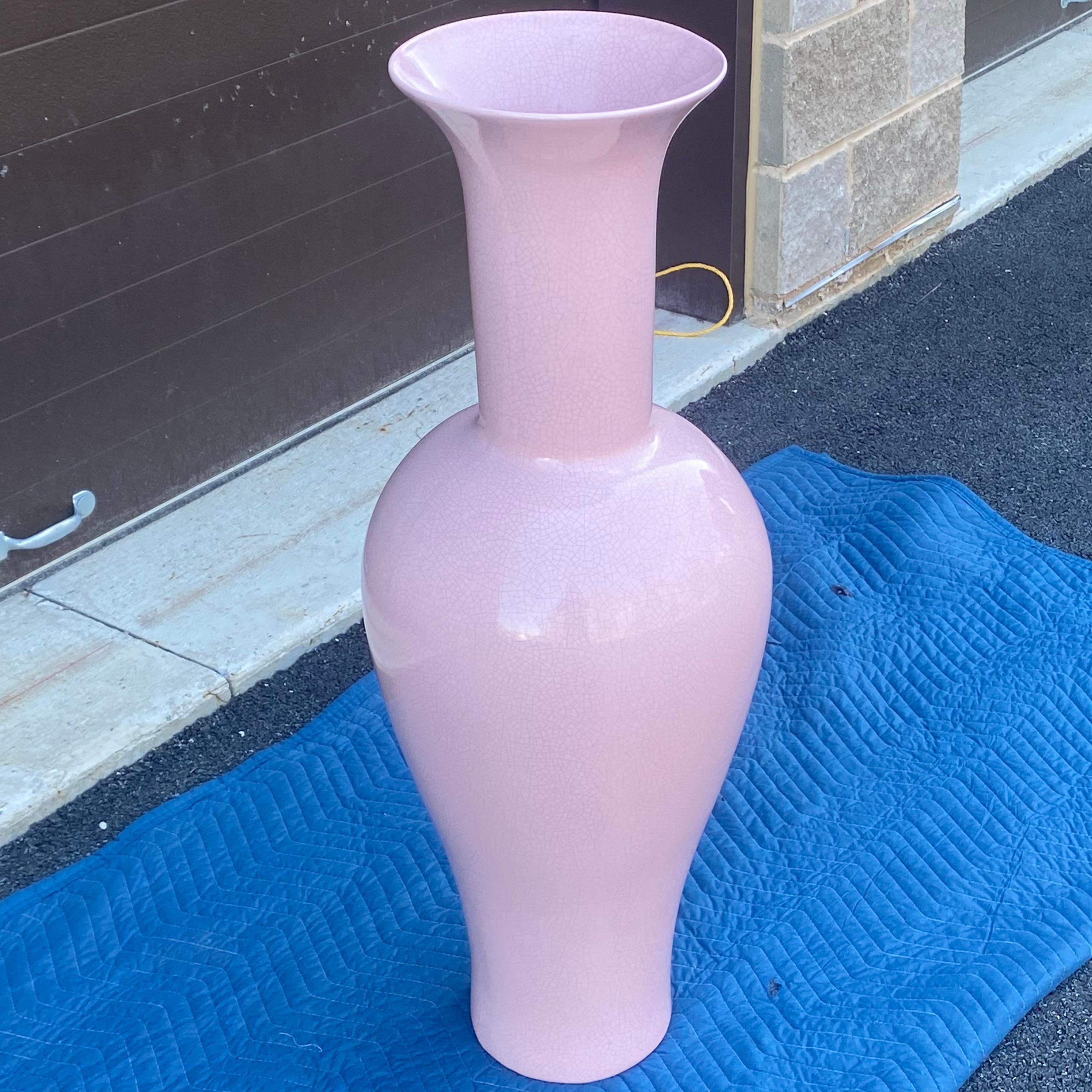 Moderne Vintage 1980's Jaru Monumental Pink Crackle Vase en vente