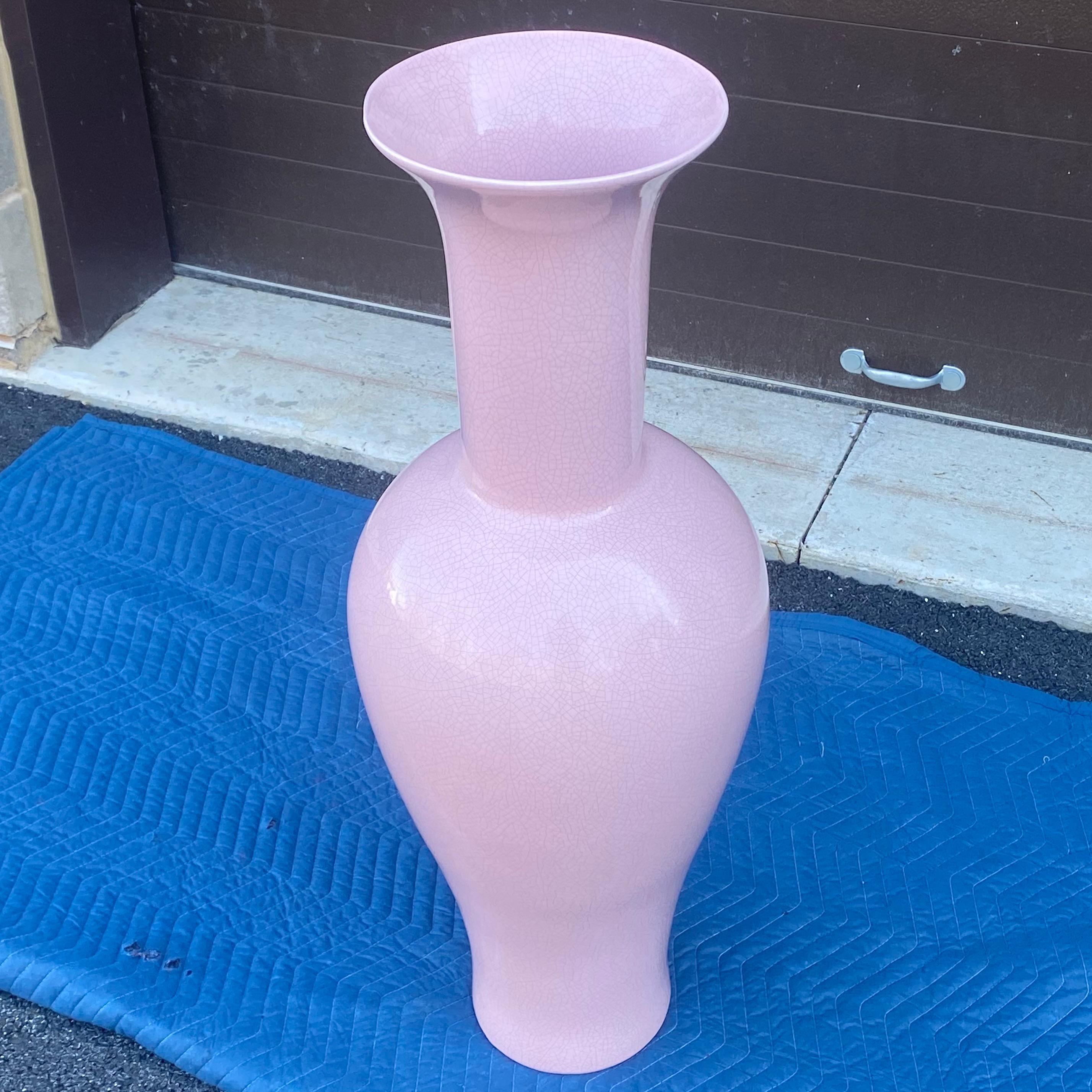 Américain Vintage 1980's Jaru Monumental Pink Crackle Vase en vente