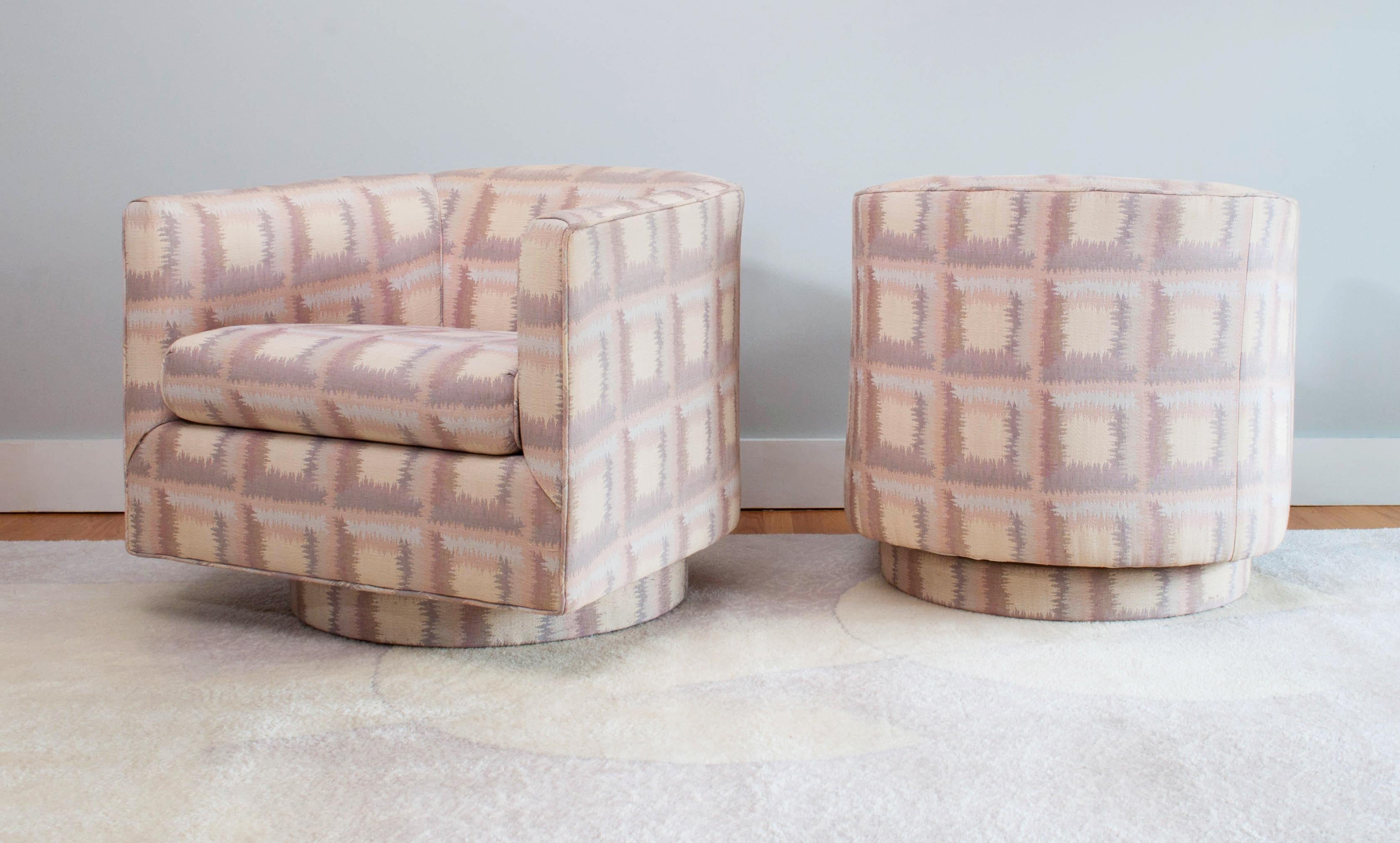 Mid-Century Modern 1980s Vintage Kessler Pink Purple Upholstered Swivel Club Chair, a Pair For Sale