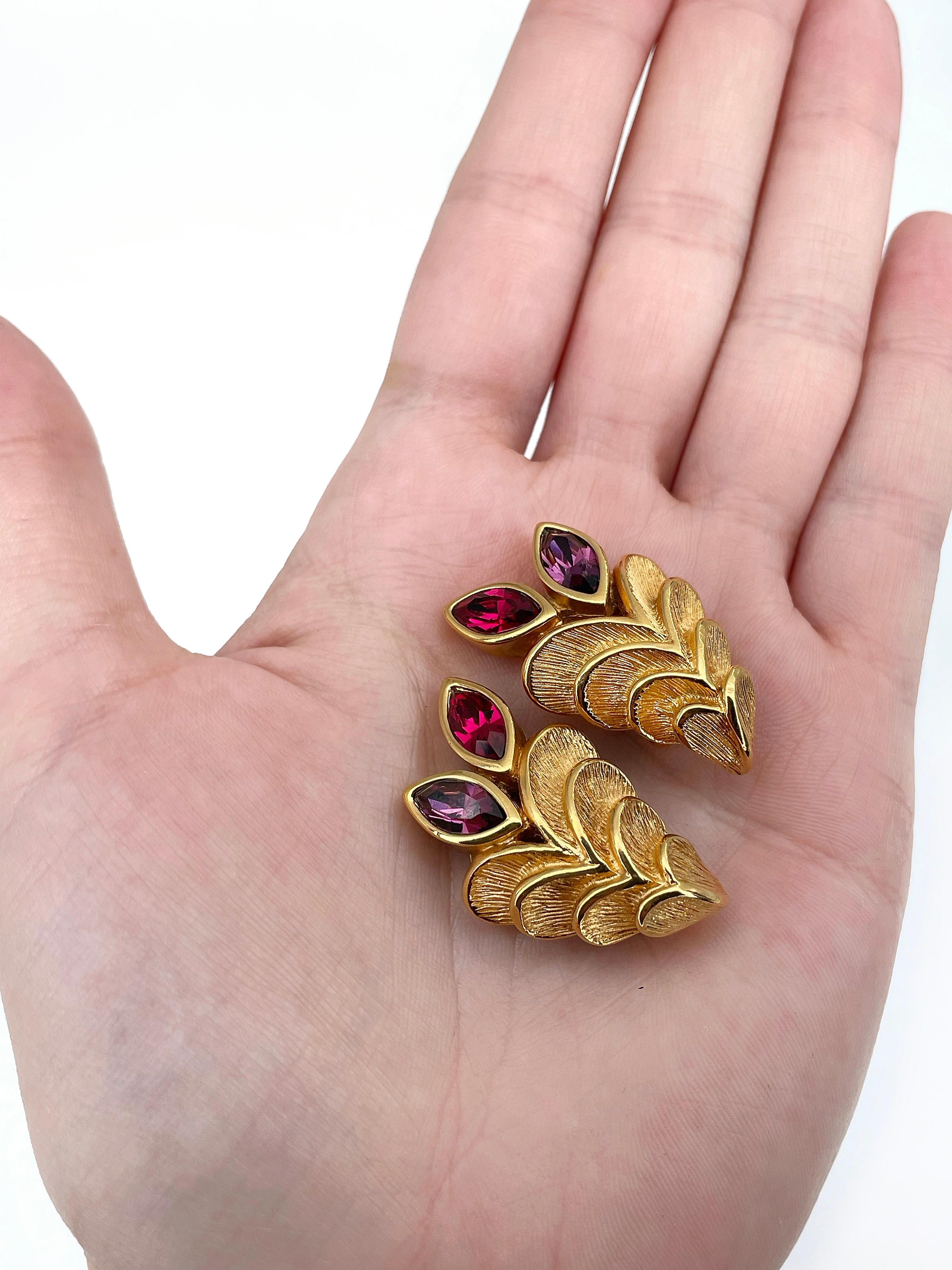 This is a beautifully crafted gold tone floral clip on earrings designed by Lanvin in 1980’s. This piece is gold plated. It features red and purple rhinestones.

Signature: “LANVIN. GERMANY” (shown in photos).

Size: 3.7x2.3cm

———

If you have any