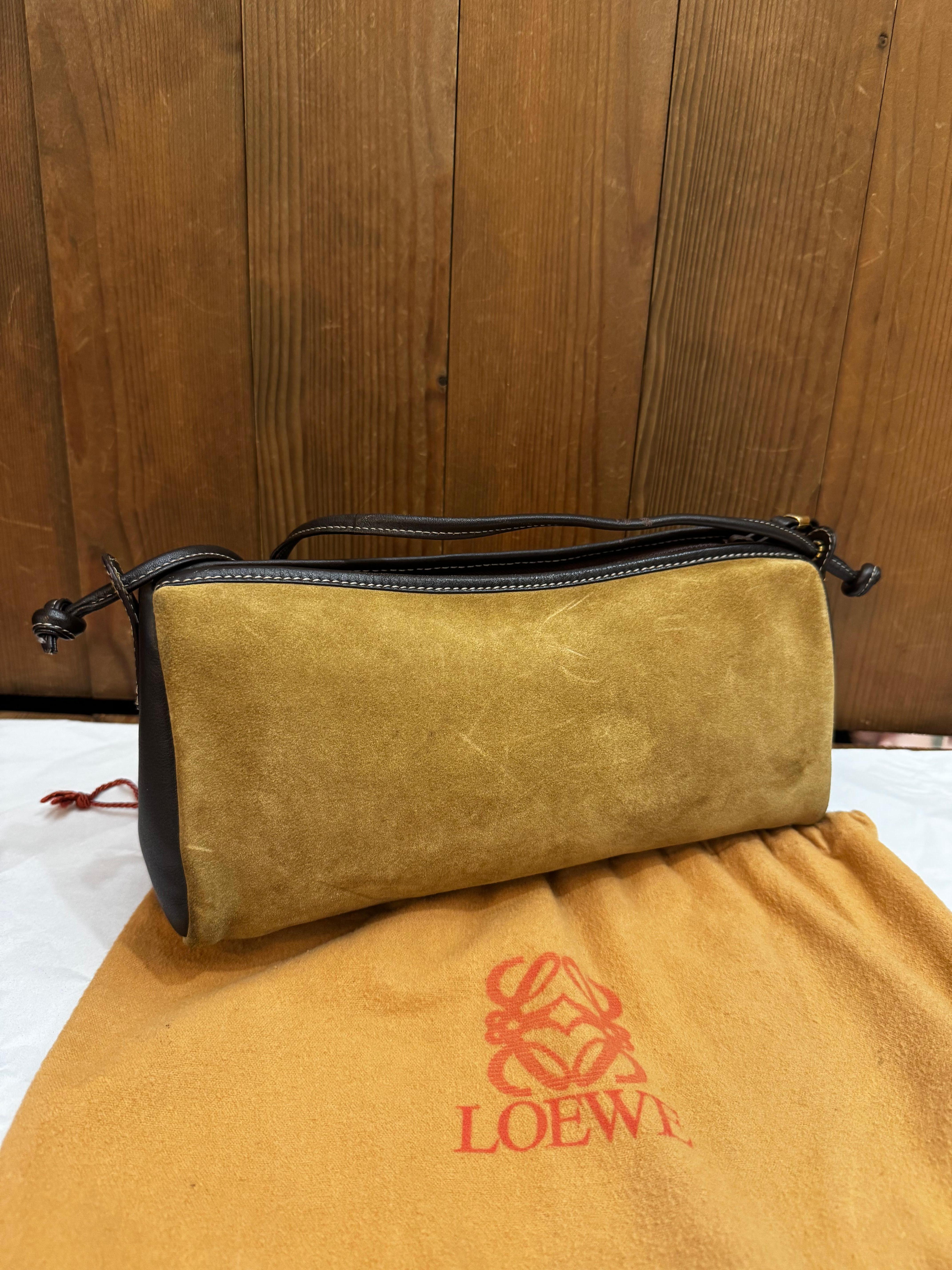 1980s Vintage LOEWE Anagram Triangle Crossbosy Bag Suede Brown Unisex In Good Condition In Bangkok, TH