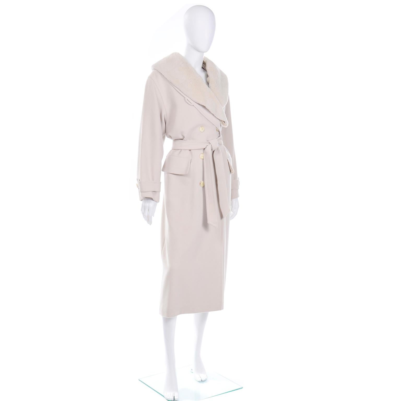 1980s Vintage Louis Feraud Cream Cashmere Wool Angora Coat with Belt In Excellent Condition For Sale In Portland, OR