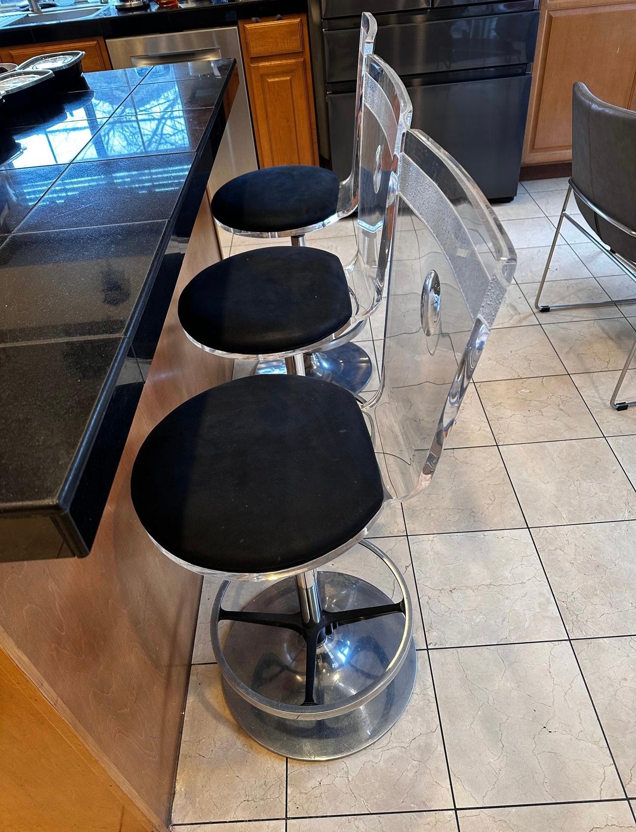 American Classical 1980s Vintage Lucite and Chrome Swivel Counter Stools, Set of 4 chairs For Sale