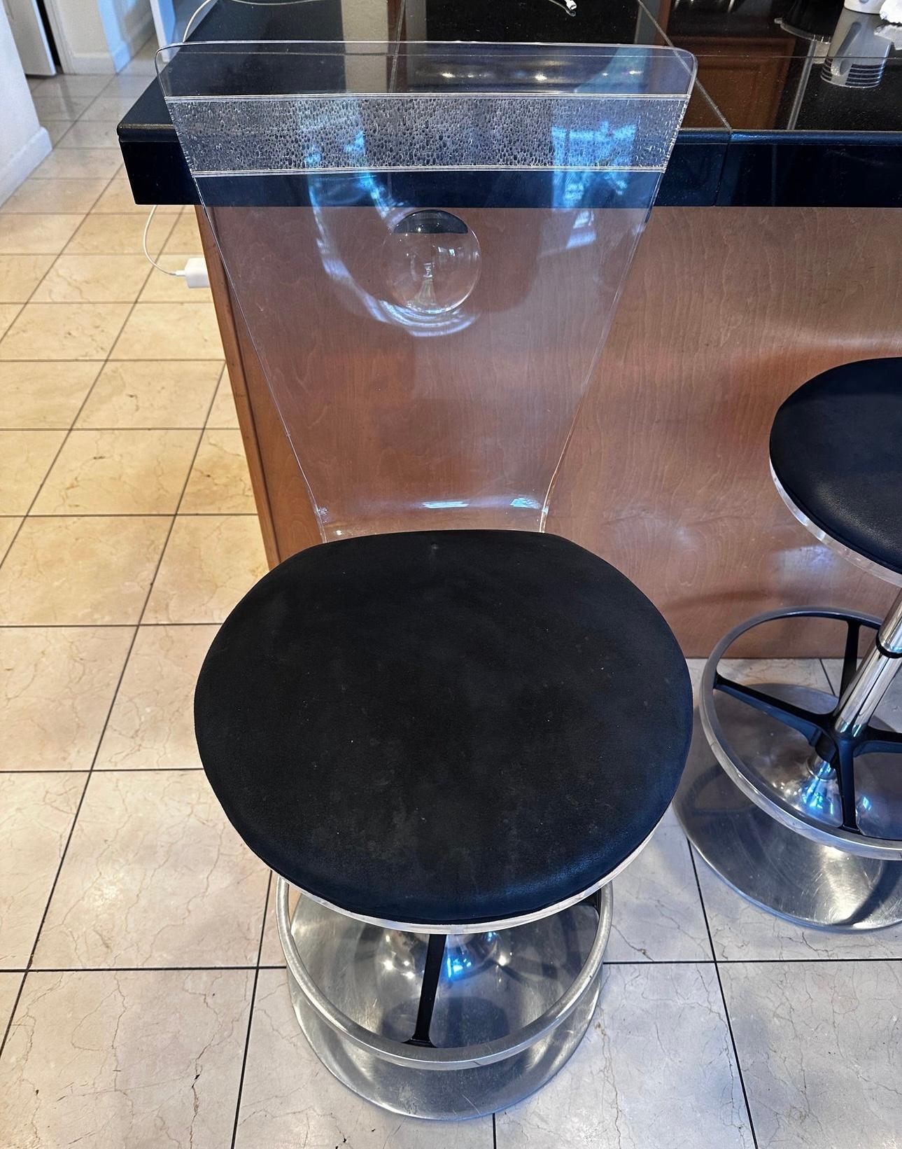 Late 20th Century 1980s Vintage Lucite and Chrome Swivel Counter Stools, Set of 4 chairs For Sale