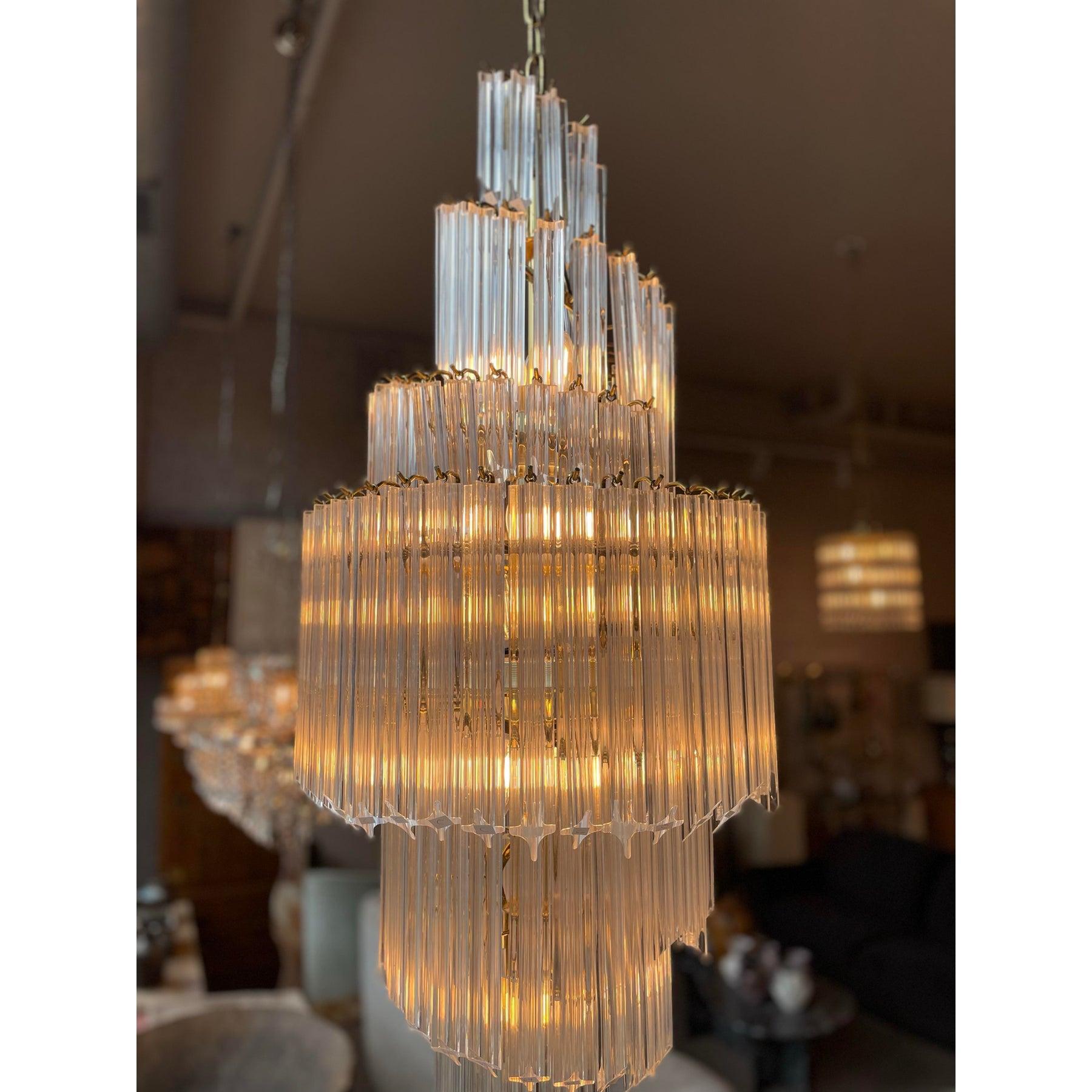 1980s Vintage Lucite Spiral Chandelier In Good Condition For Sale In Chicago, IL