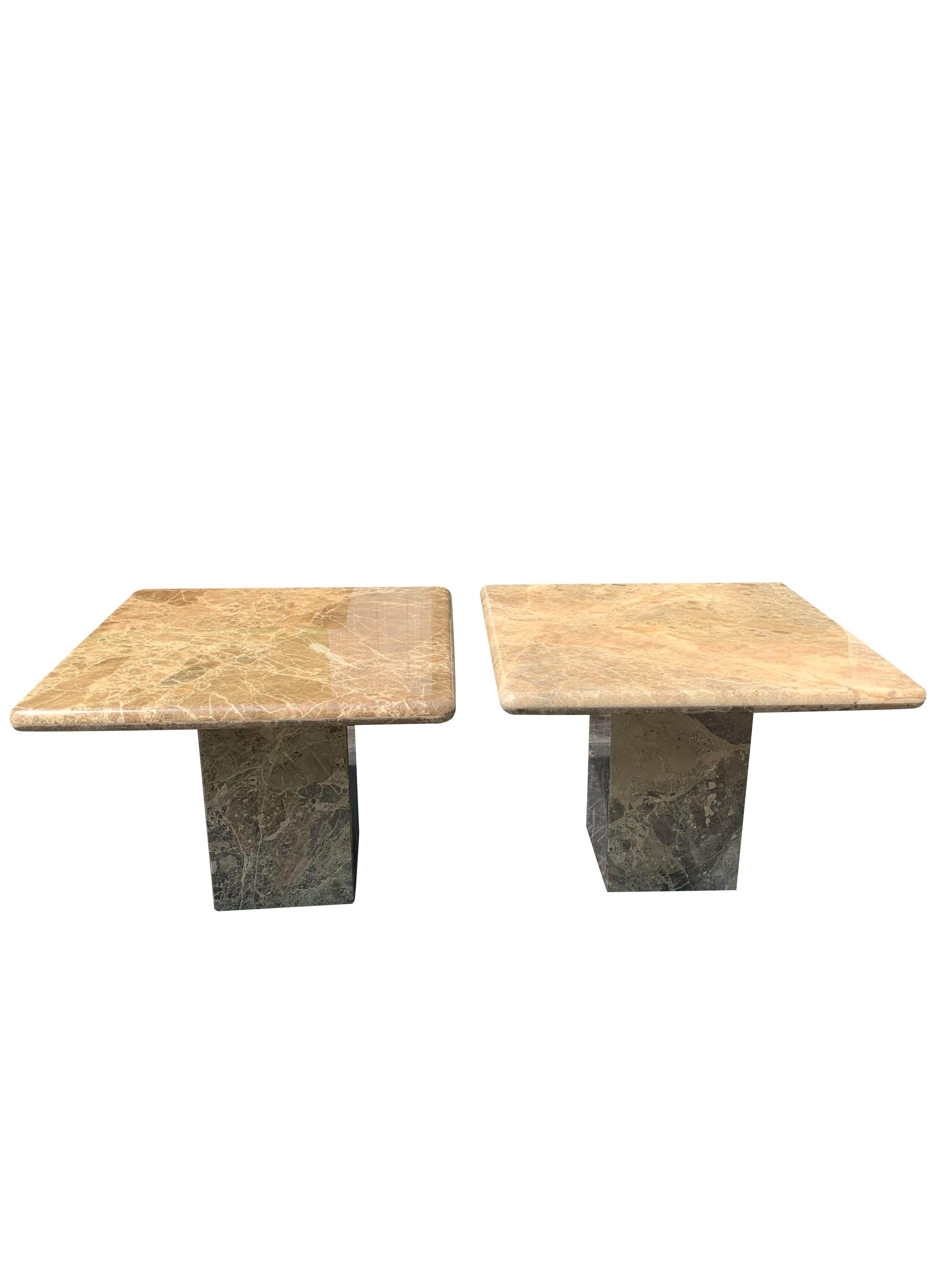 Paire de tables en marbre des années 1980 en vente 2