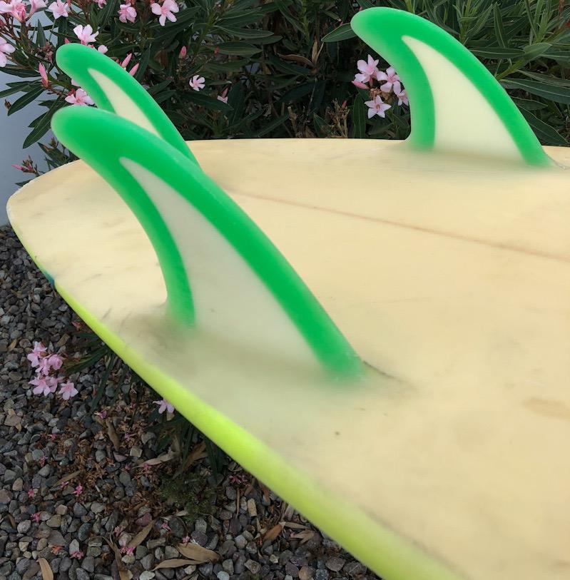 1980s Vintage Maui & Sons Surfboard In Good Condition In Haleiwa, HI