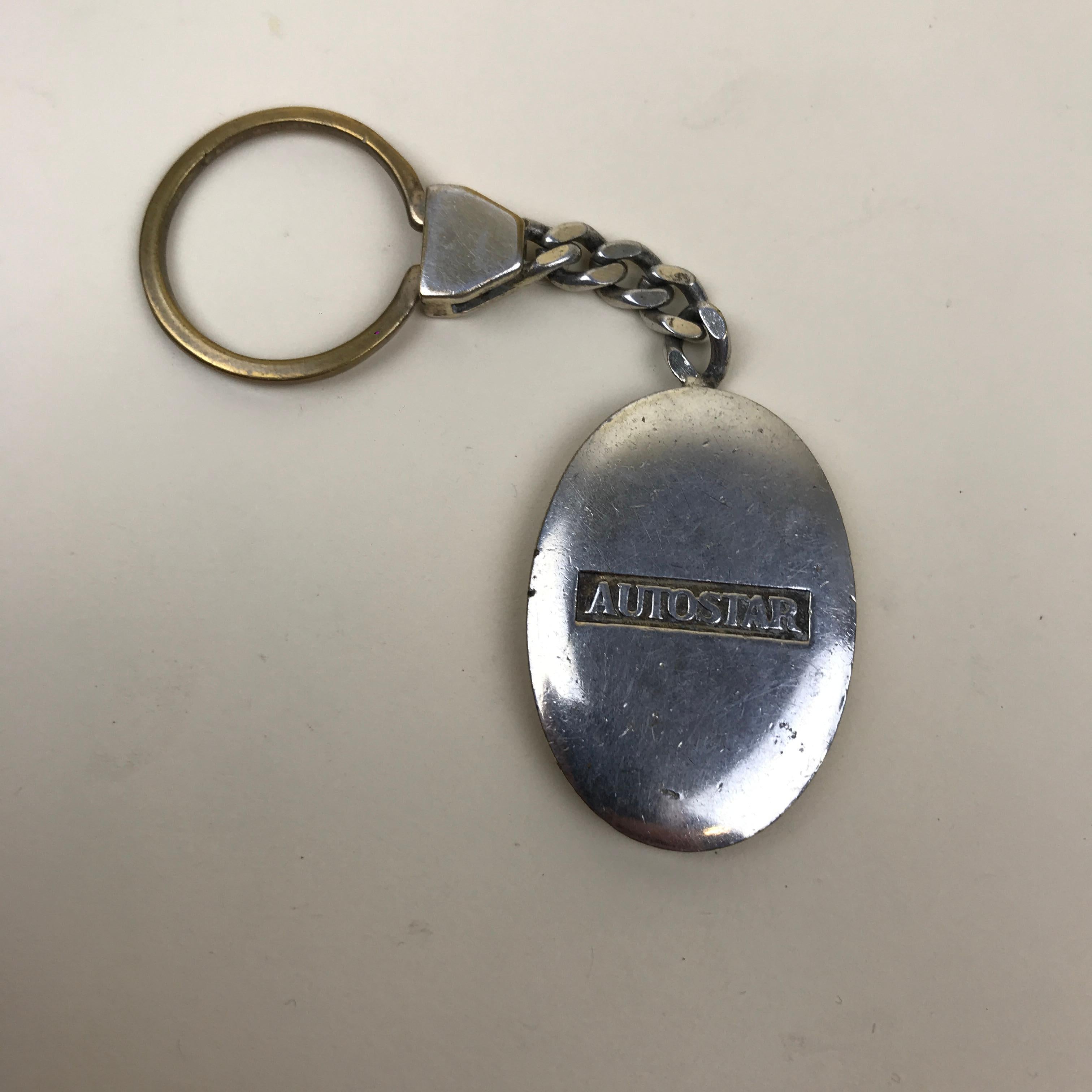 Italian 1980s Vintage Metal and Brass Advertising Mercedes Benz Oval Keyring For Sale