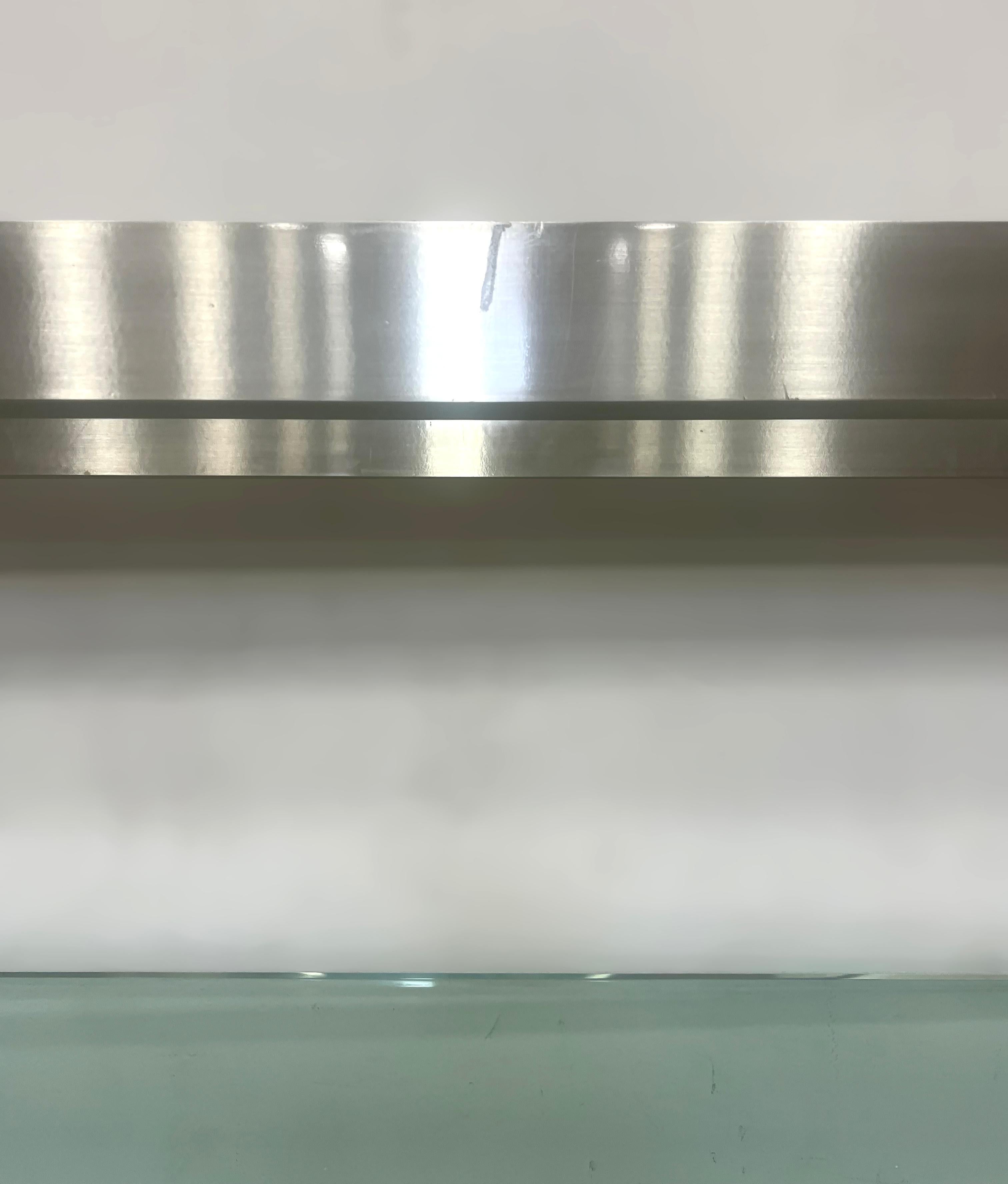 1980er Jahre Vintage Metall-Bücherregal Etagere aus Metall mit Glasböden im Angebot 2