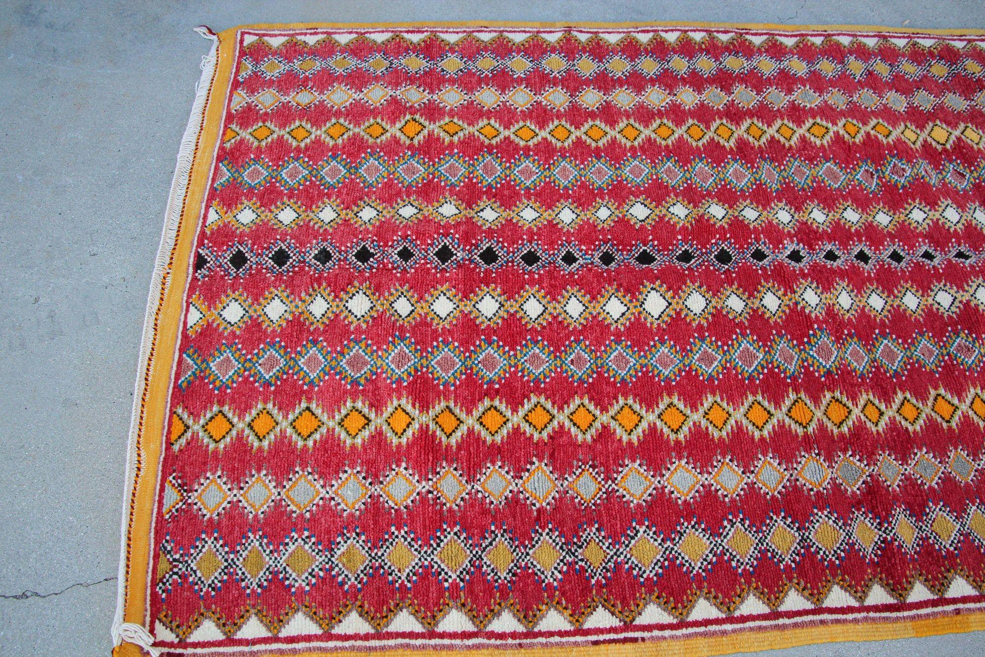 1980s Vintage Moroccan Boujad Hand-Woven Tribal Rug For Sale 6