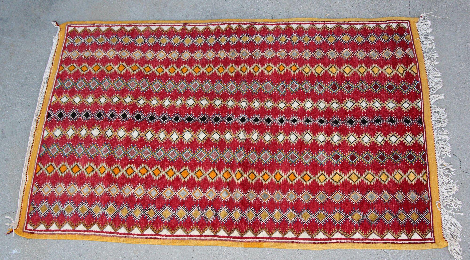 Wool 1980s Vintage Moroccan Boujad Hand-Woven Tribal Rug For Sale