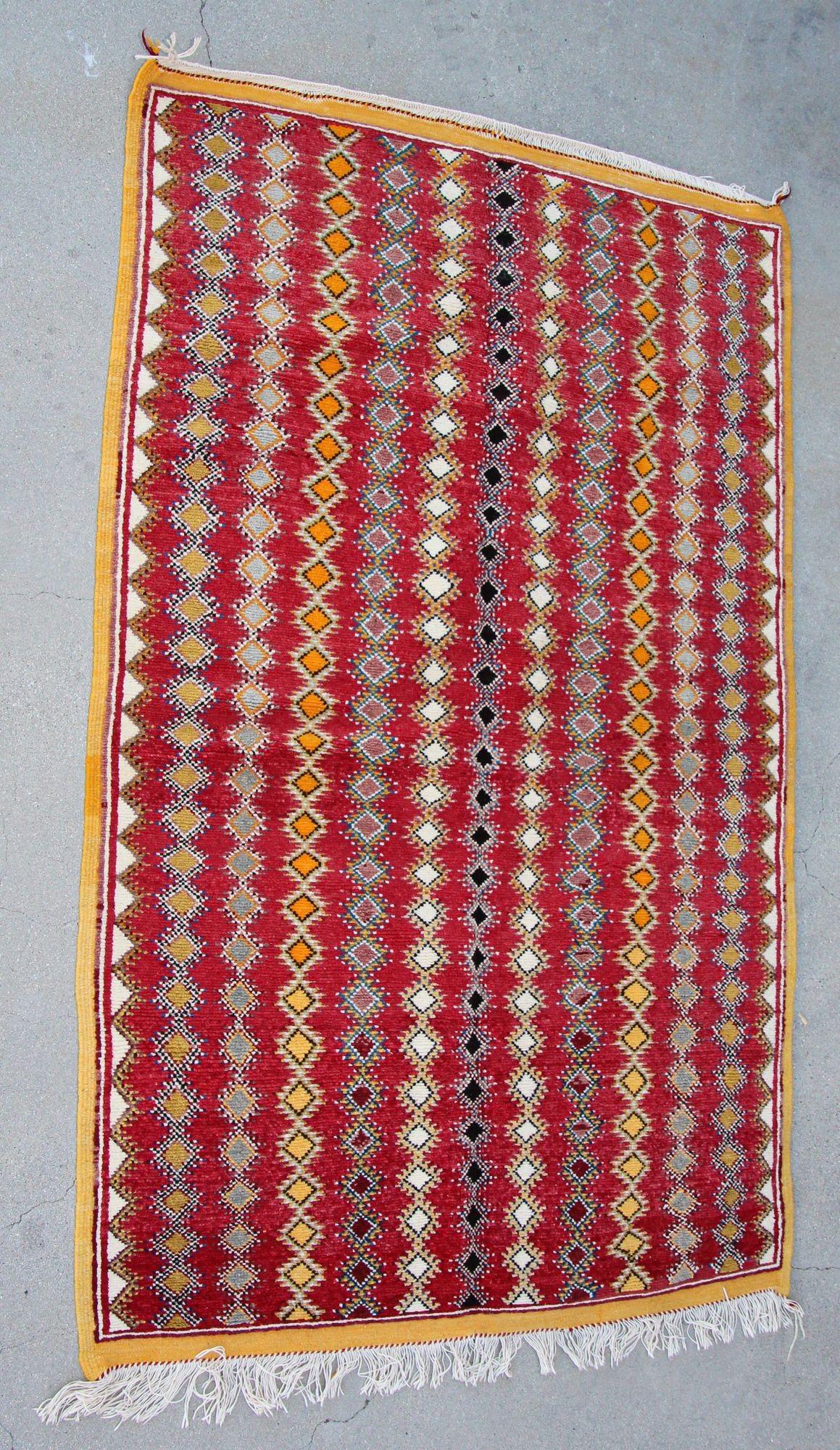 1980s Vintage Moroccan Boujad Hand-Woven Tribal Rug For Sale 1