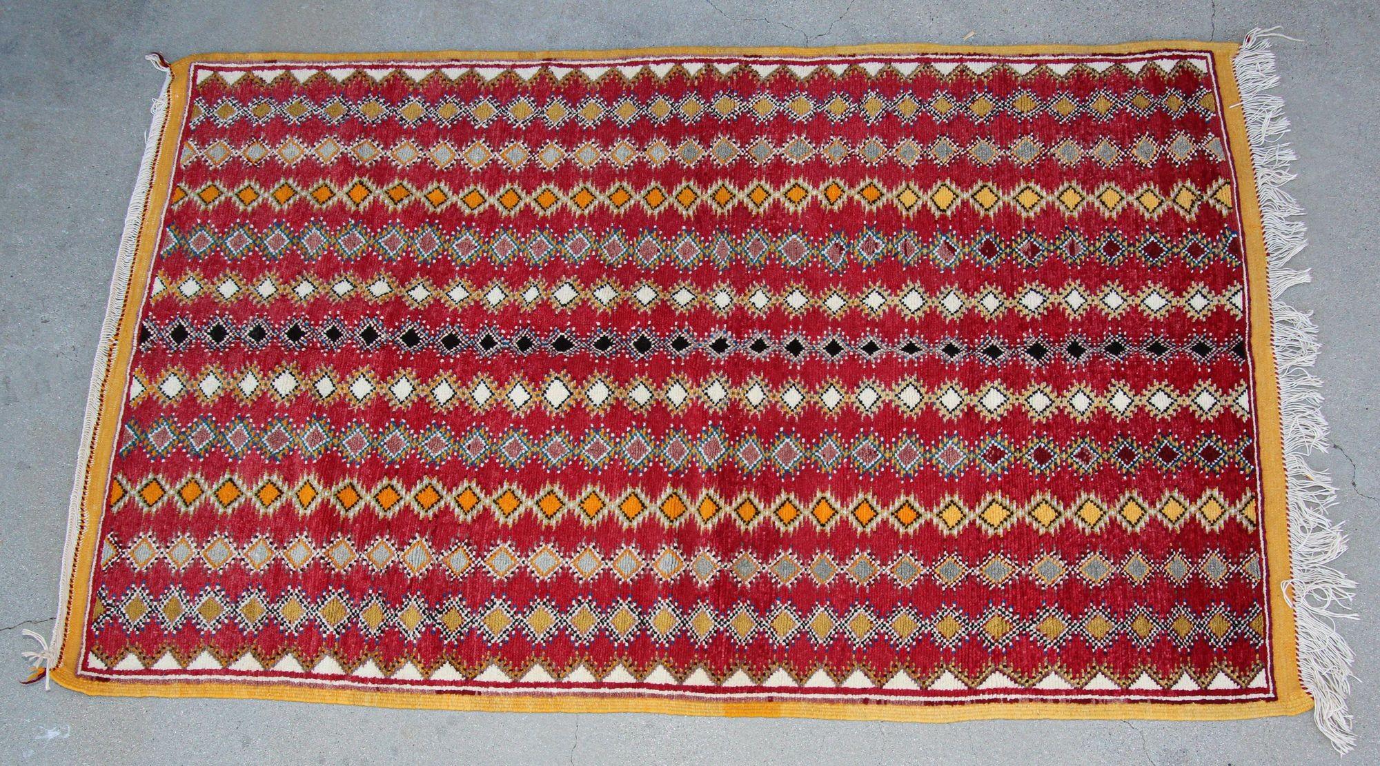 1980s Vintage Moroccan Boujad Hand-Woven Tribal Rug For Sale 2
