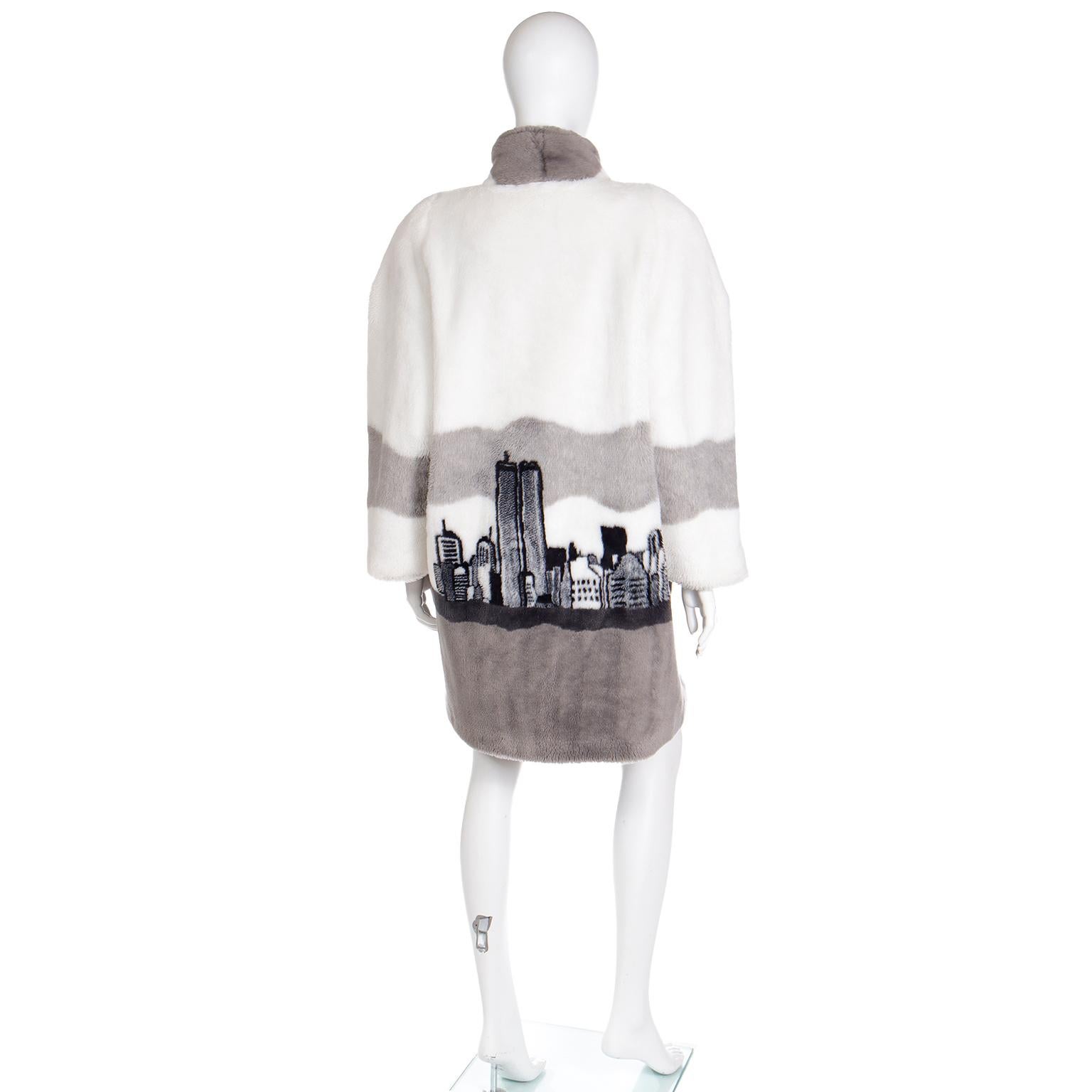 1980s Vintage NYC Skyline Twin Towers White Black & Grey Faux Fur Coat In Excellent Condition For Sale In Portland, OR