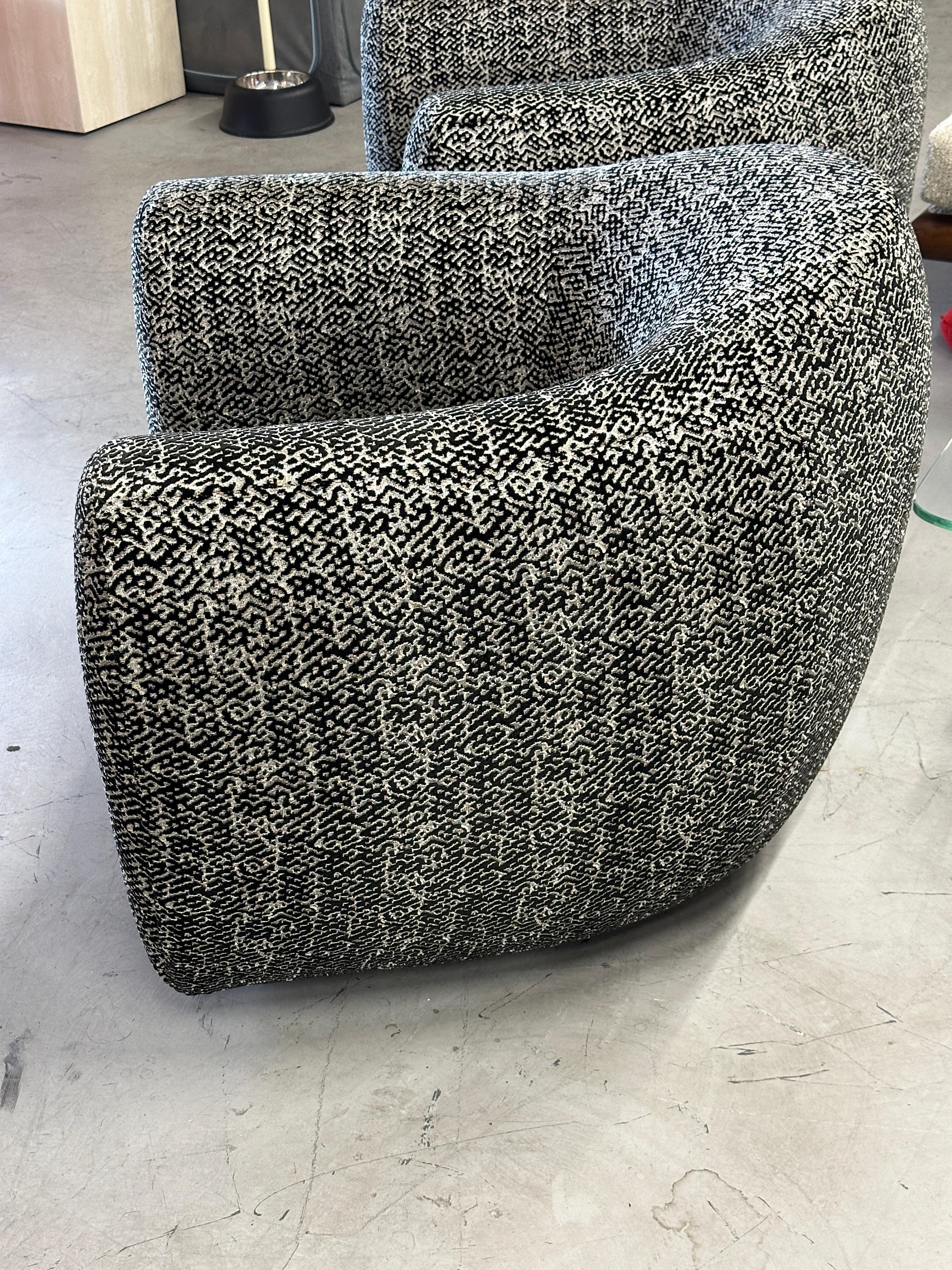 1980’s Vintage Oversized Swivel Chairs Reupholstered in Pollack/Weitzner Fabric For Sale 4