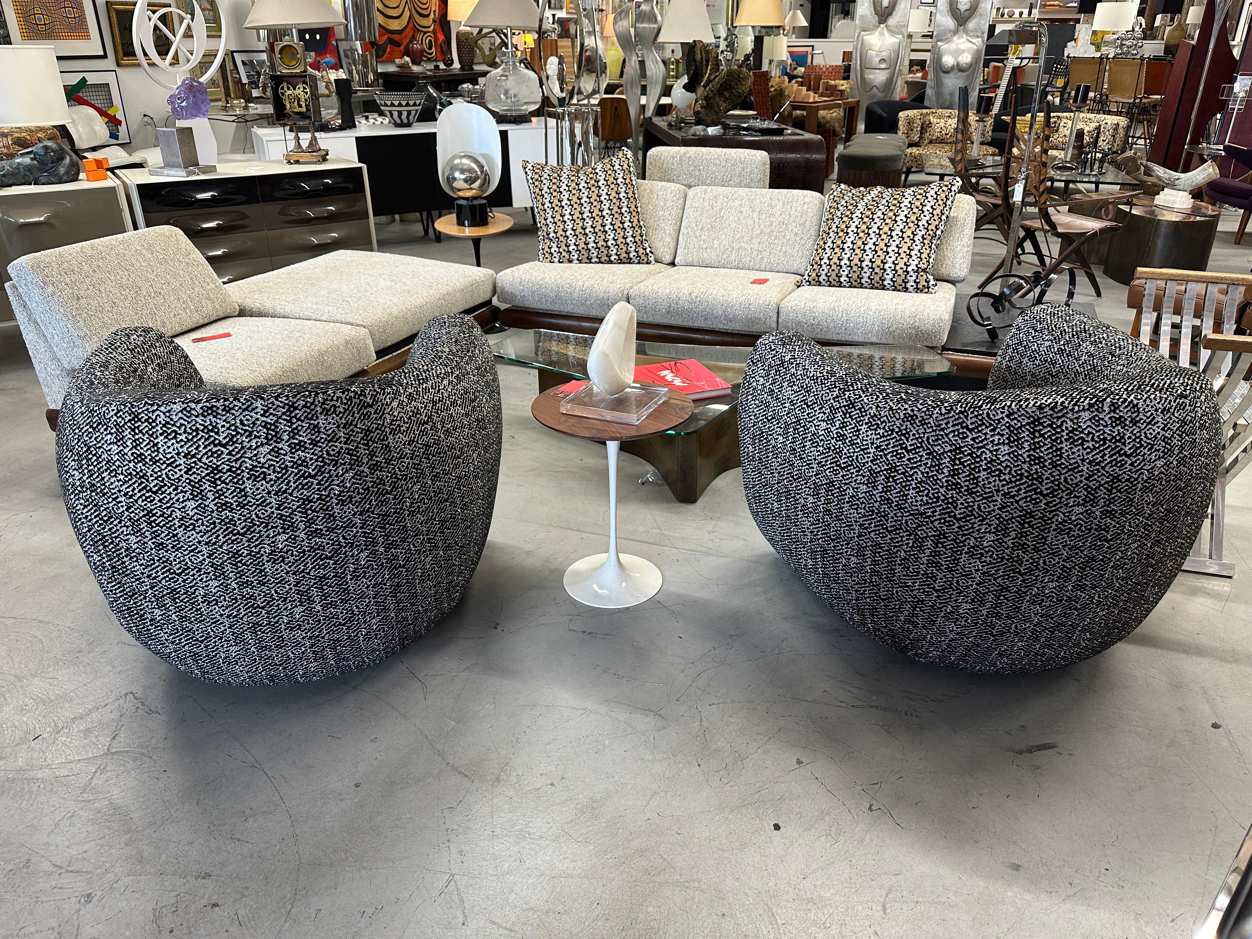 American 1980’s Vintage Oversized Swivel Chairs Reupholstered in Pollack/Weitzner Fabric For Sale
