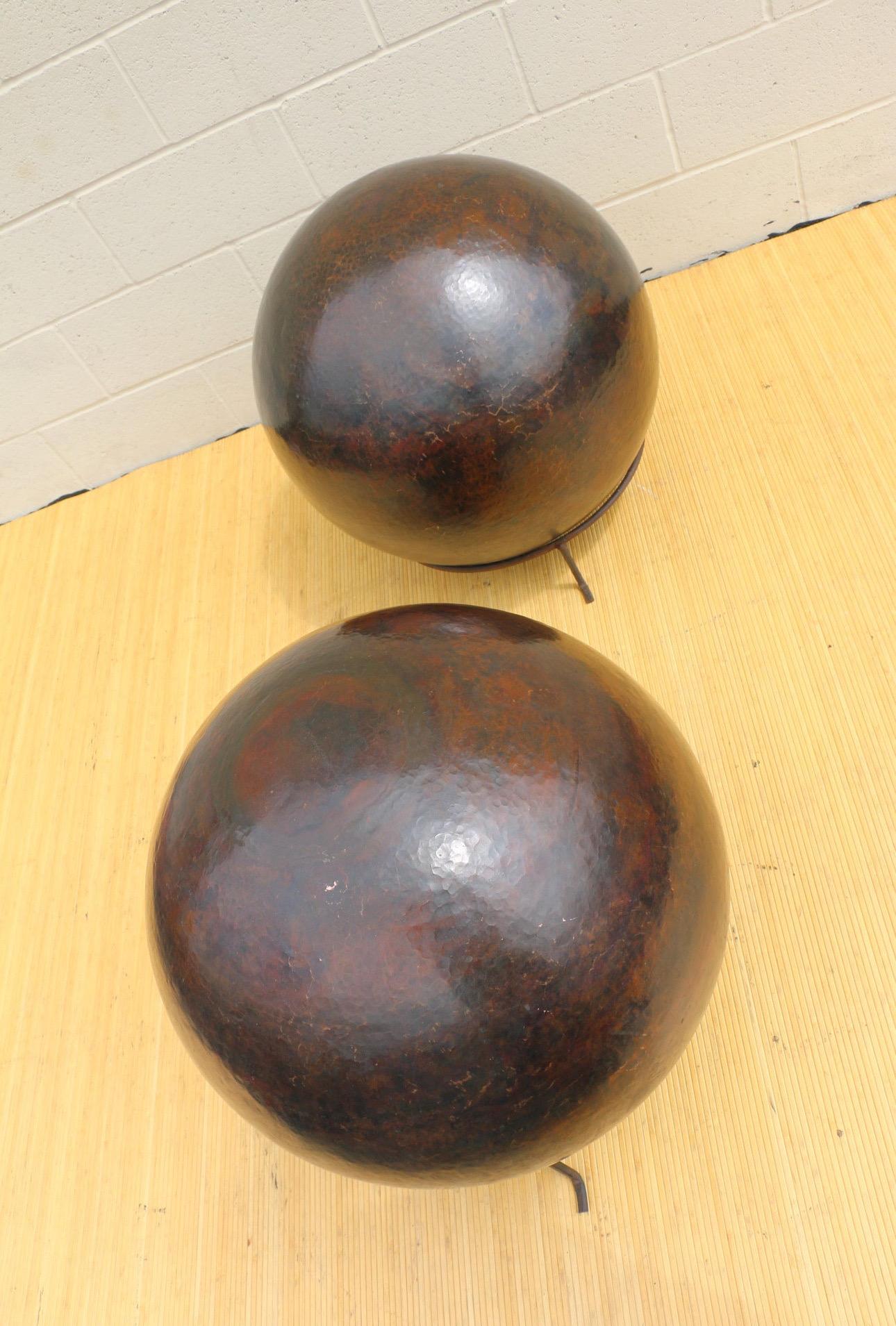 1980s Vintage Pair of Copper Spheres Sculptures by Robert Kuo In Good Condition For Sale In North Hollywood, CA