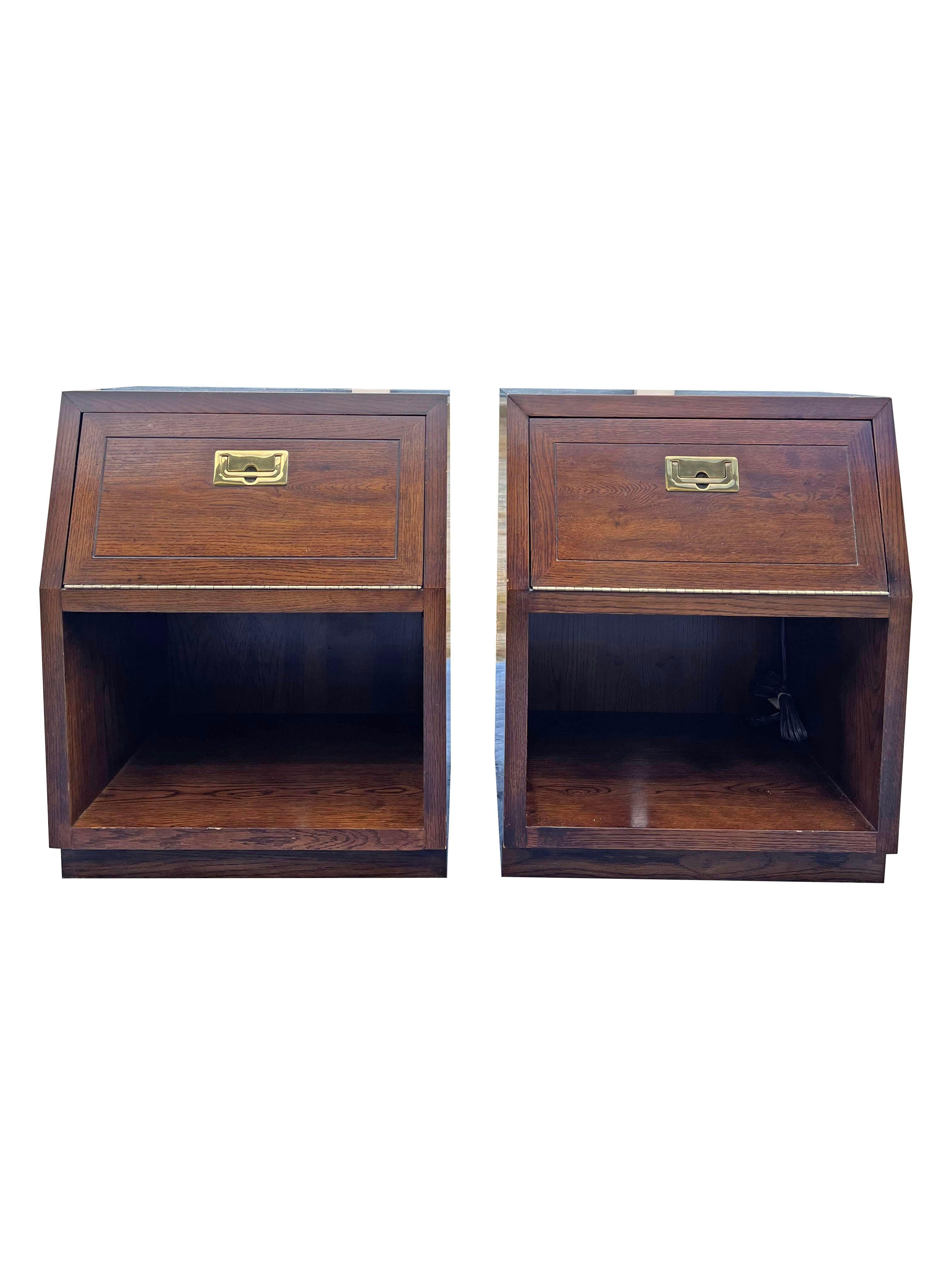 Vintage Pair of Henredon Scene 1 Nightstands in Campaign Style.

Elevate your bedroom with this stunning pair of Vintage Henredon Scene 1 Nightstands. These classic campaign-style nightstands offer a blend of traditional elegance and functional