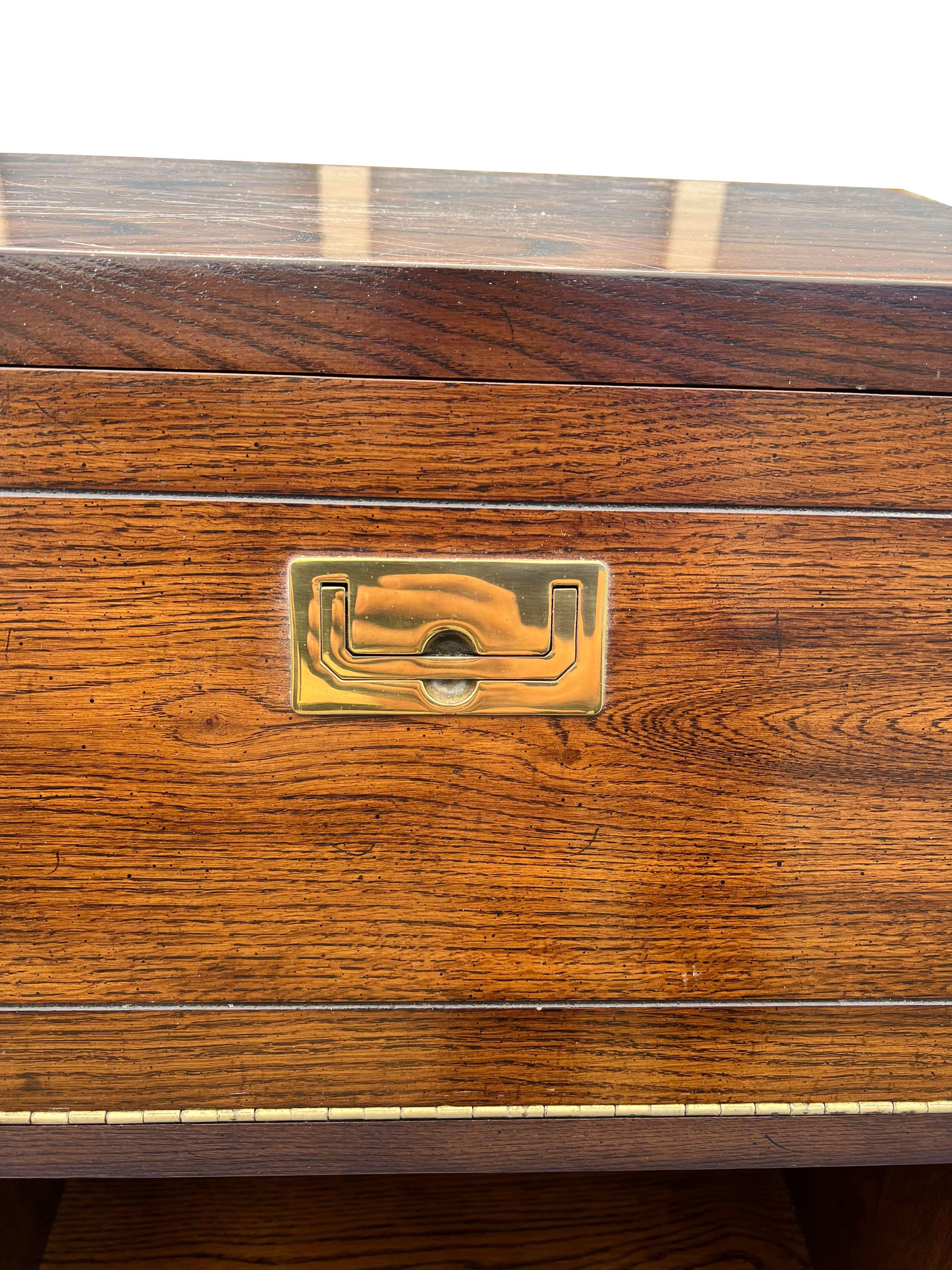1980s Vintage Pair of Henredon Scene 1 One Night Stands in Campaign Style In Good Condition In Saddle River, NJ