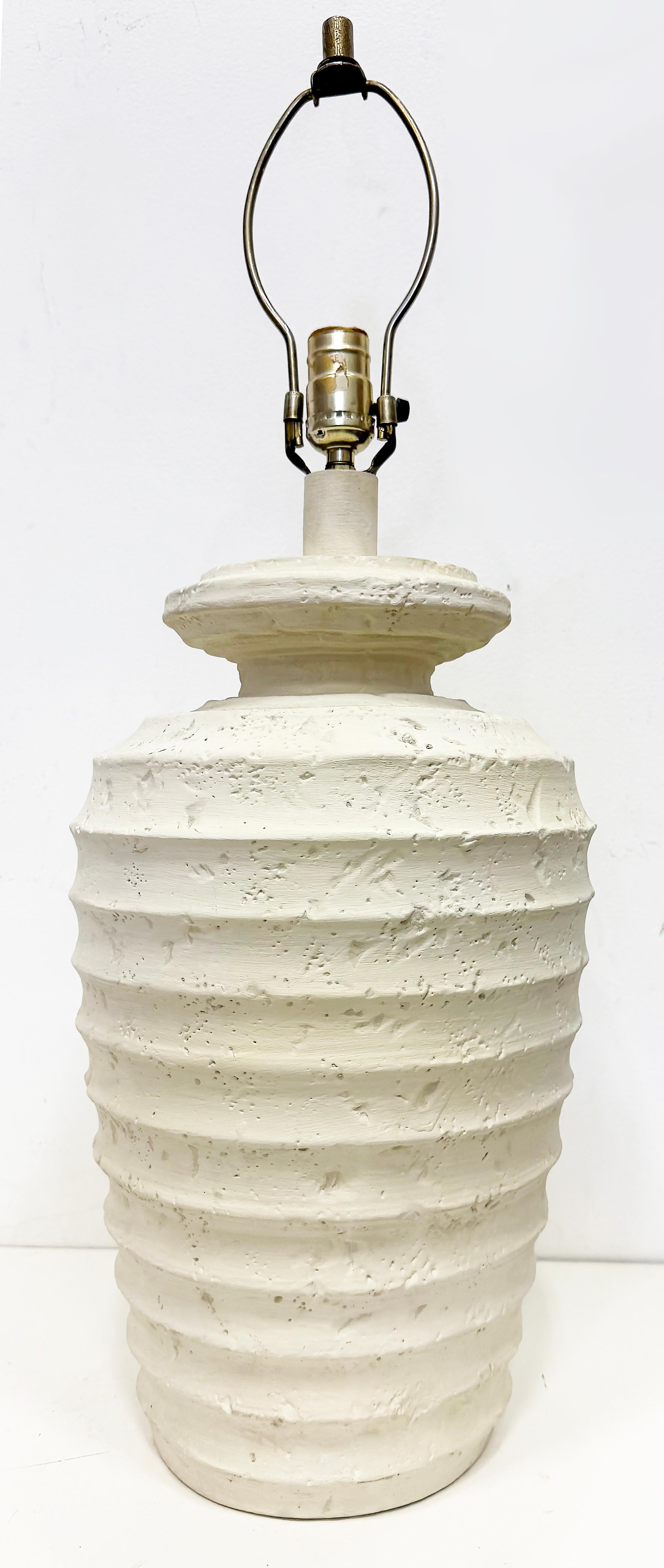 American 1980s Vintage Pair of Plaster Ribbed Textured Table Lamps For Sale