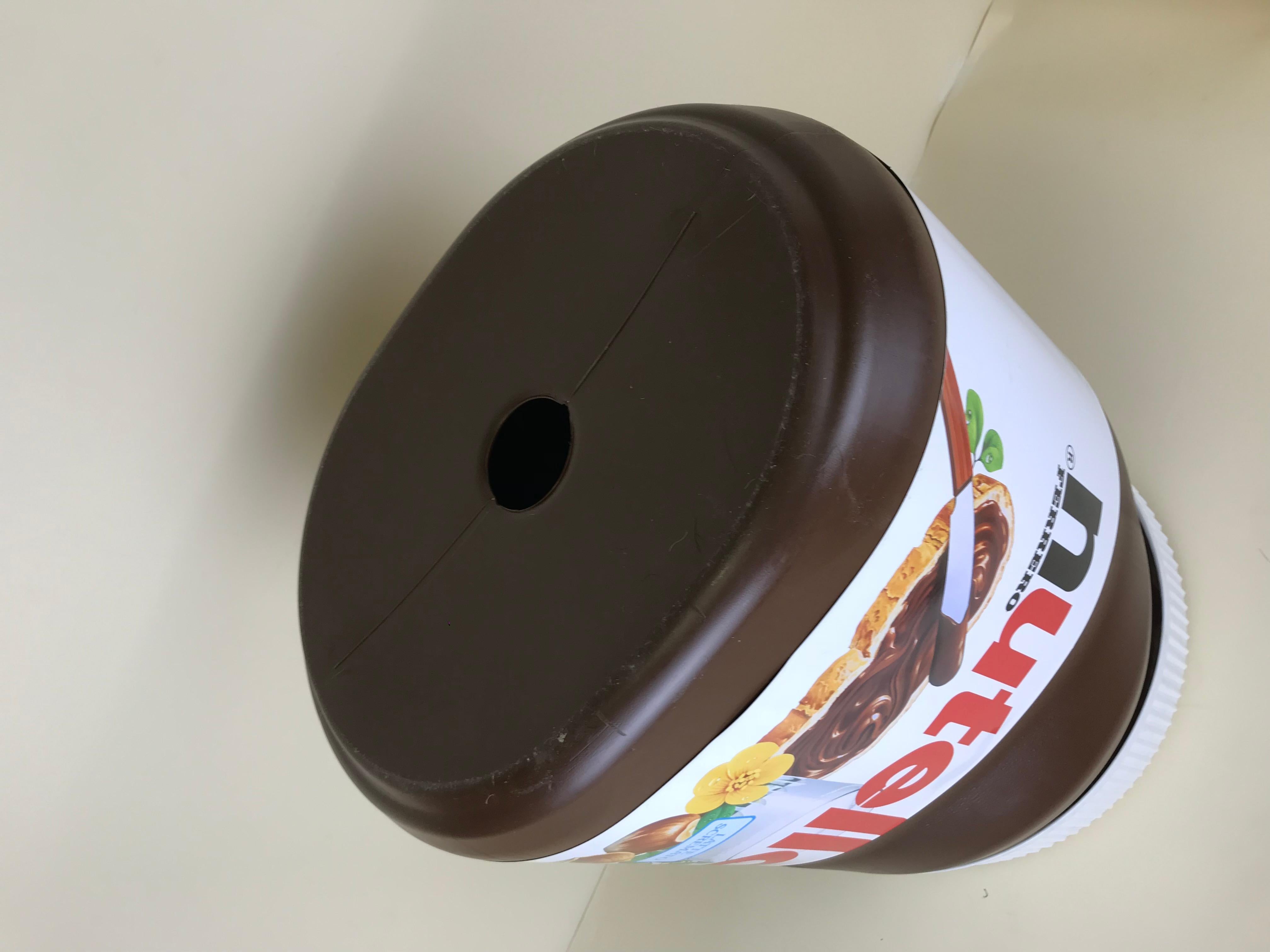 1980er Jahre Vintage Ferrero Nutella Hocker aus Kunststoff mit Kissenplatte, hergestellt in Italien 4