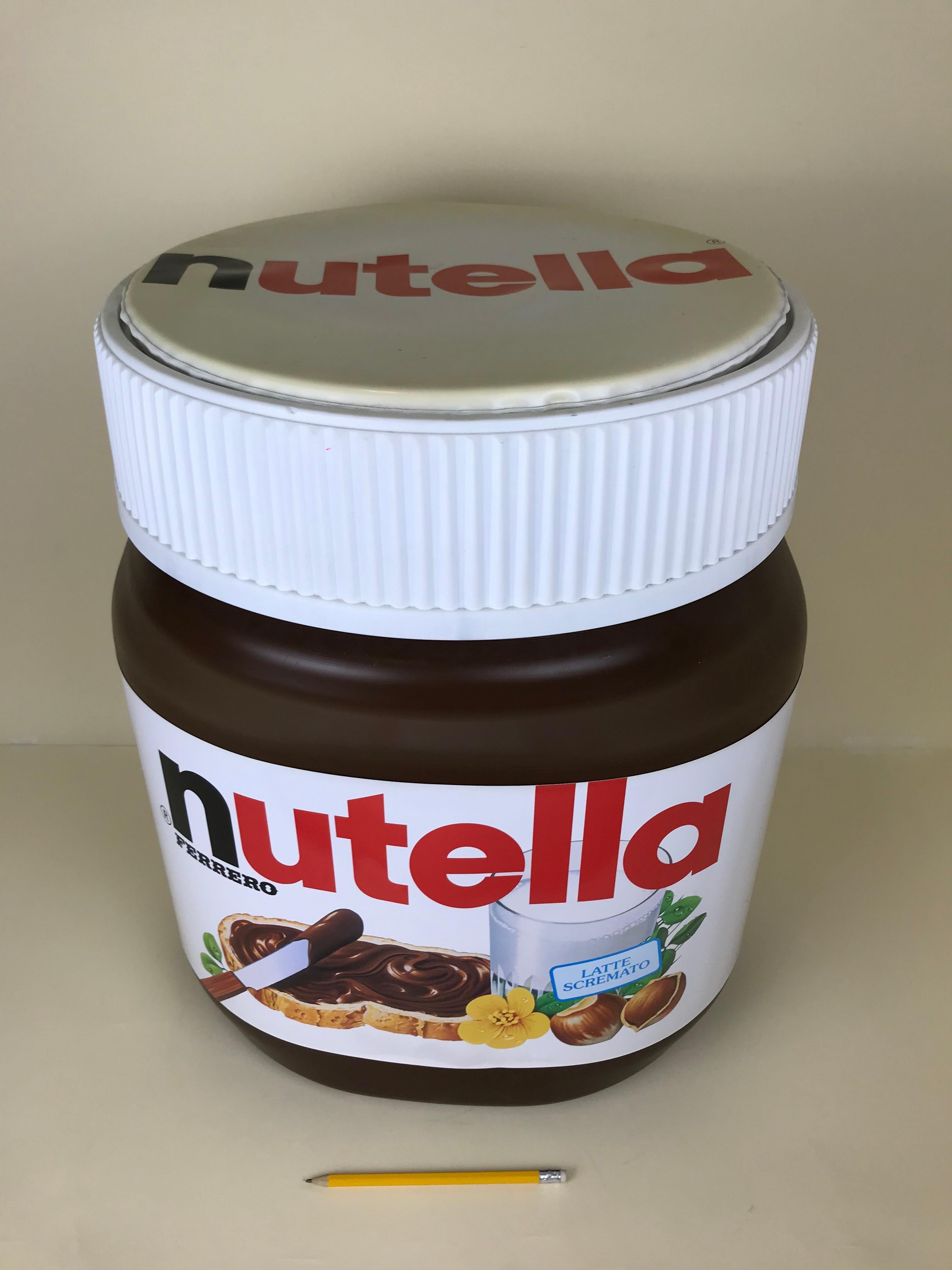 1980er Jahre Vintage Ferrero Nutella Hocker aus Kunststoff mit Kissenplatte, hergestellt in Italien (Moderne der Mitte des Jahrhunderts)