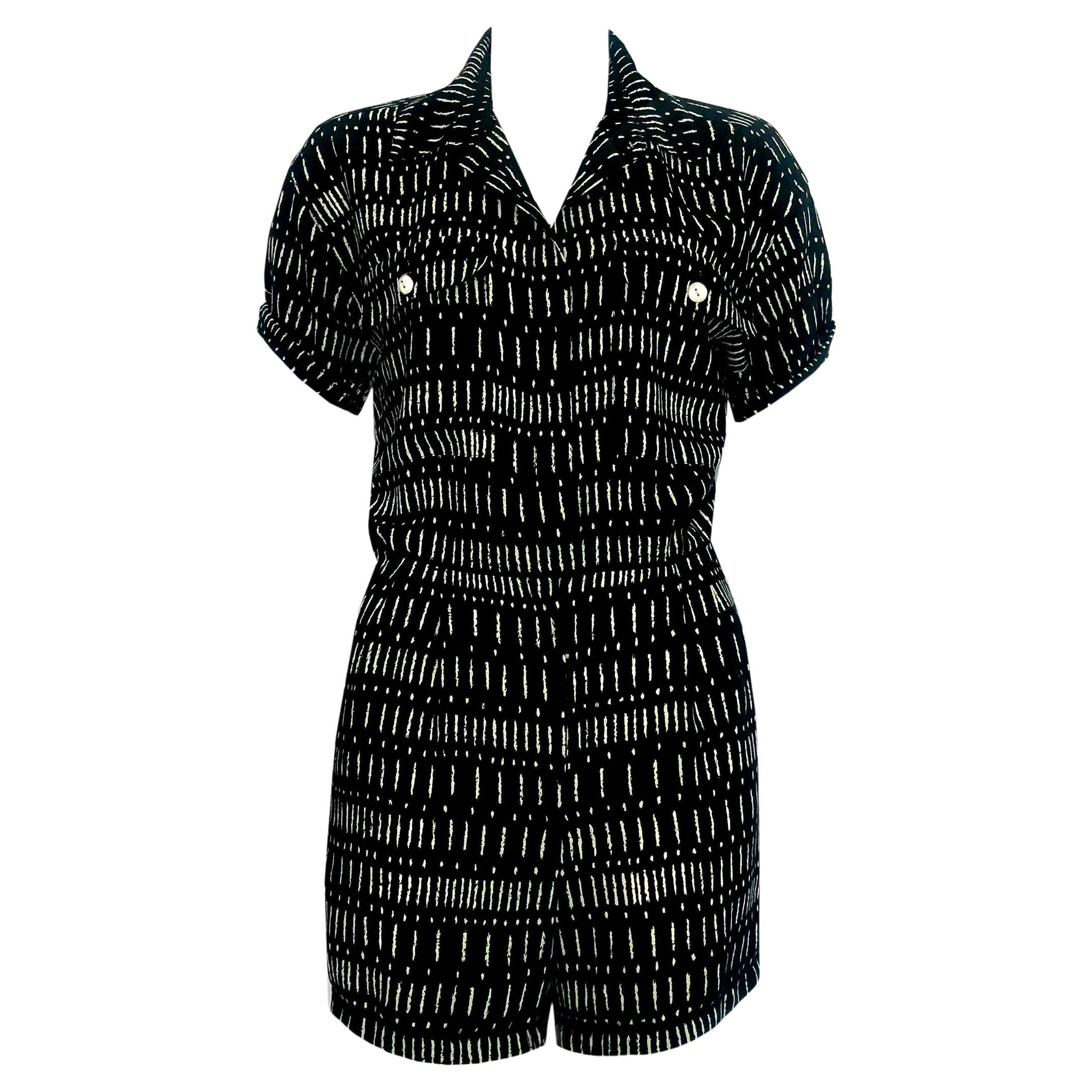 1980s Vintage Playsuit - Black & White Abstract Print - Pockets Details For Sale