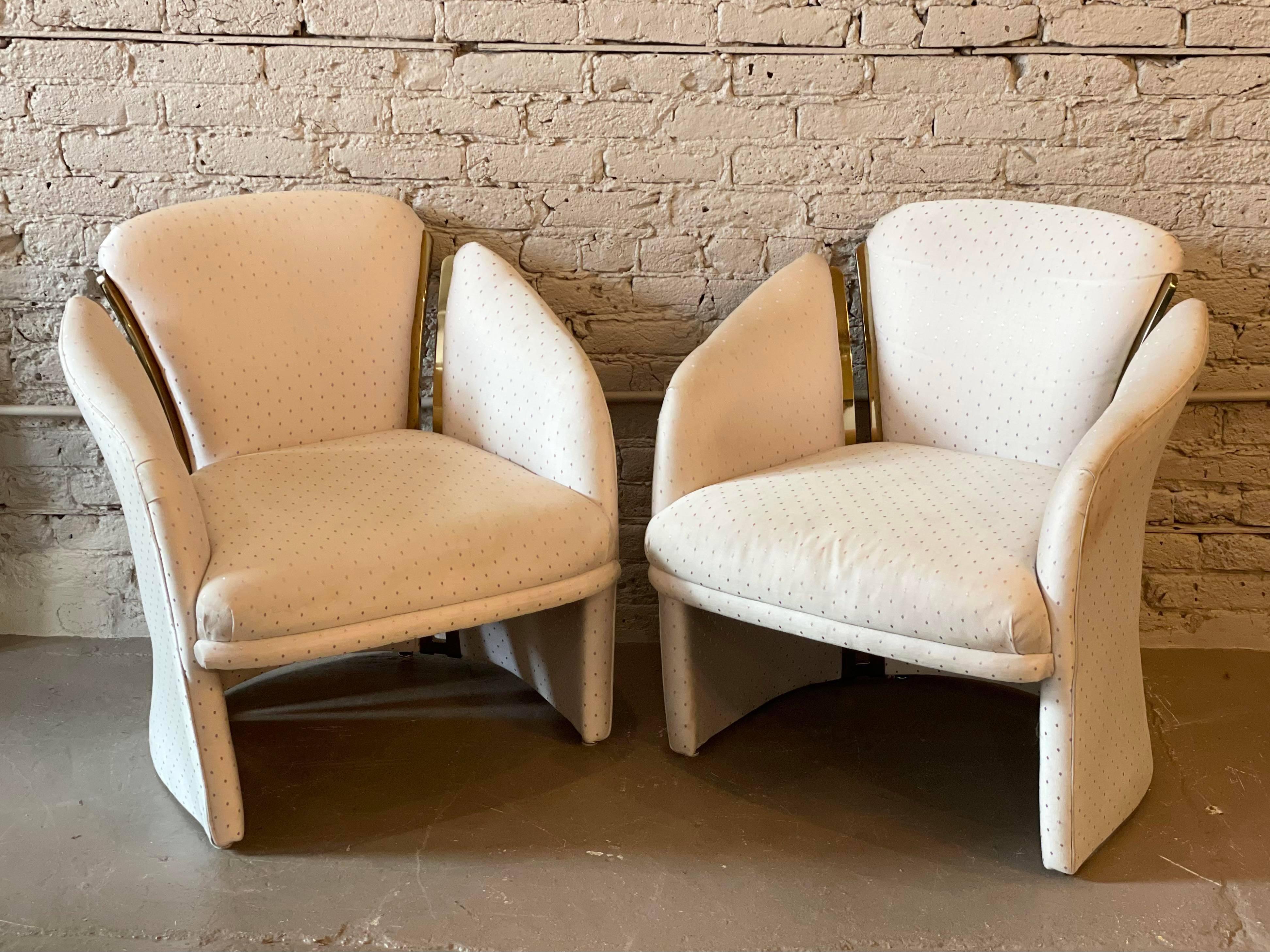 Paire de chaises postmodernes vintage des années 1980 en tapisserie d'ameublement et laiton en vente 3