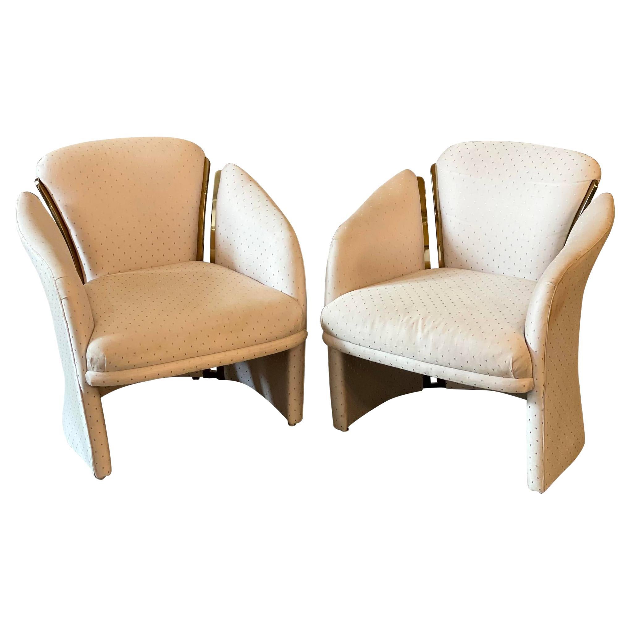 Paire de chaises postmodernes vintage des années 1980 en tapisserie d'ameublement et laiton en vente
