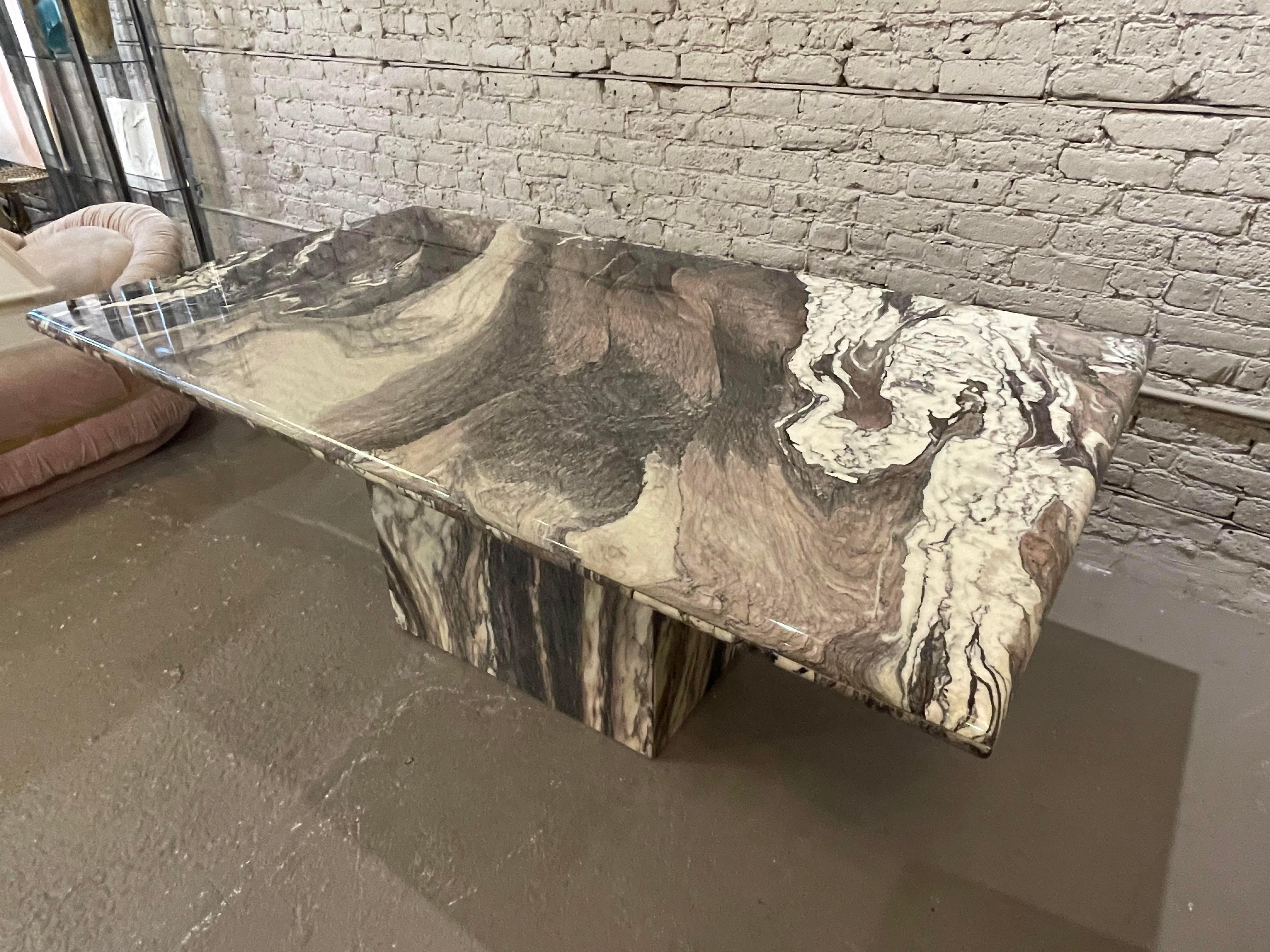 1980s Vintage Postmodern Cipollino Ondulato Marble Dining Table In Excellent Condition In Chicago, IL