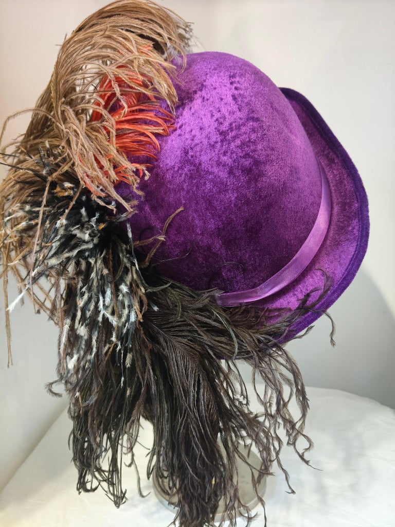 1980s Vintage Purple velvet multicoloured feathers hat For  display picture 3