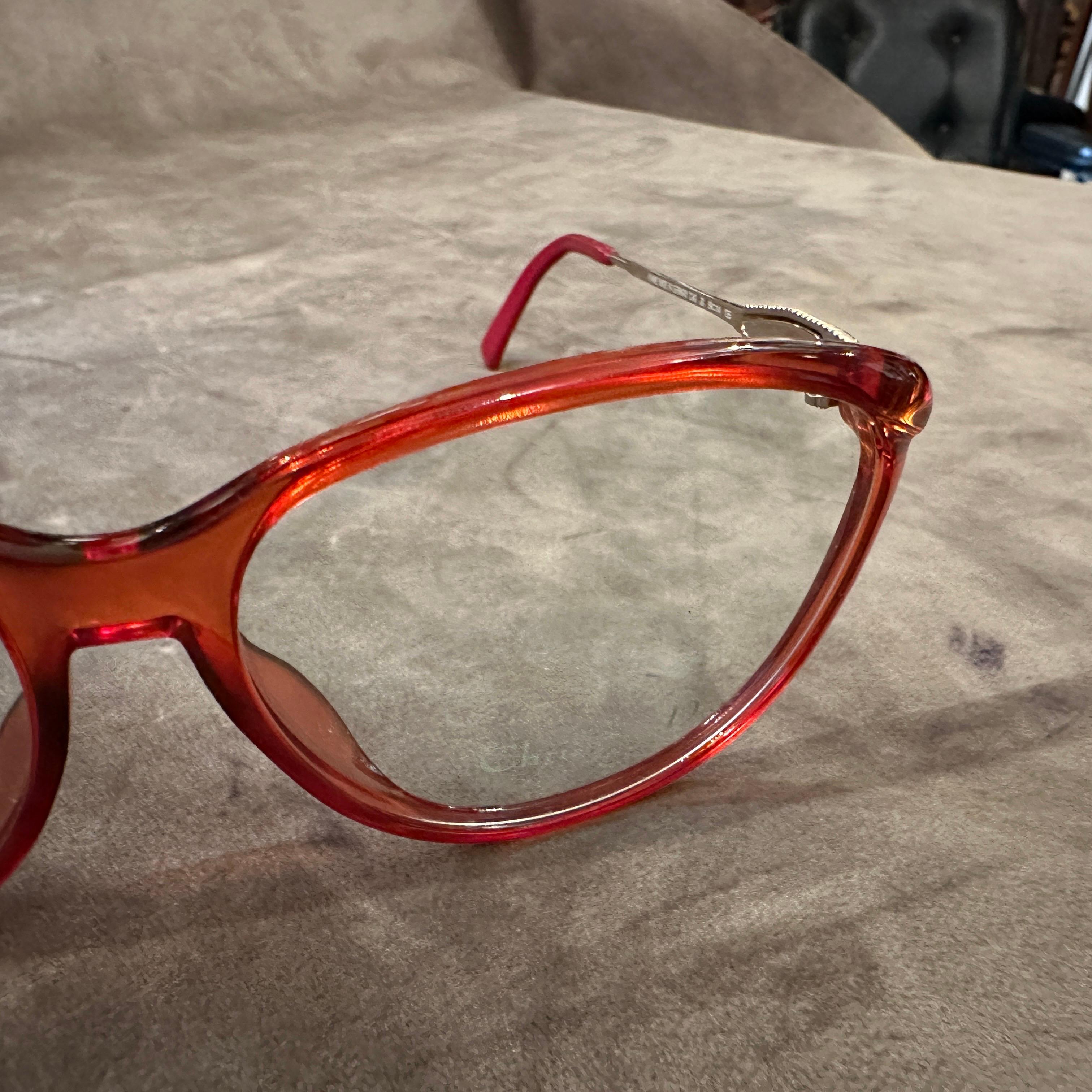 1980er Vintage Rotes Azetat und Messing Elegante Brillen von Christian Dior im Angebot 2