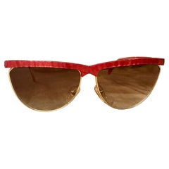 Lunettes de soleil vintage « œil de chat » oversize en acétate rouge des années 1980, signées Laura Biagiotti