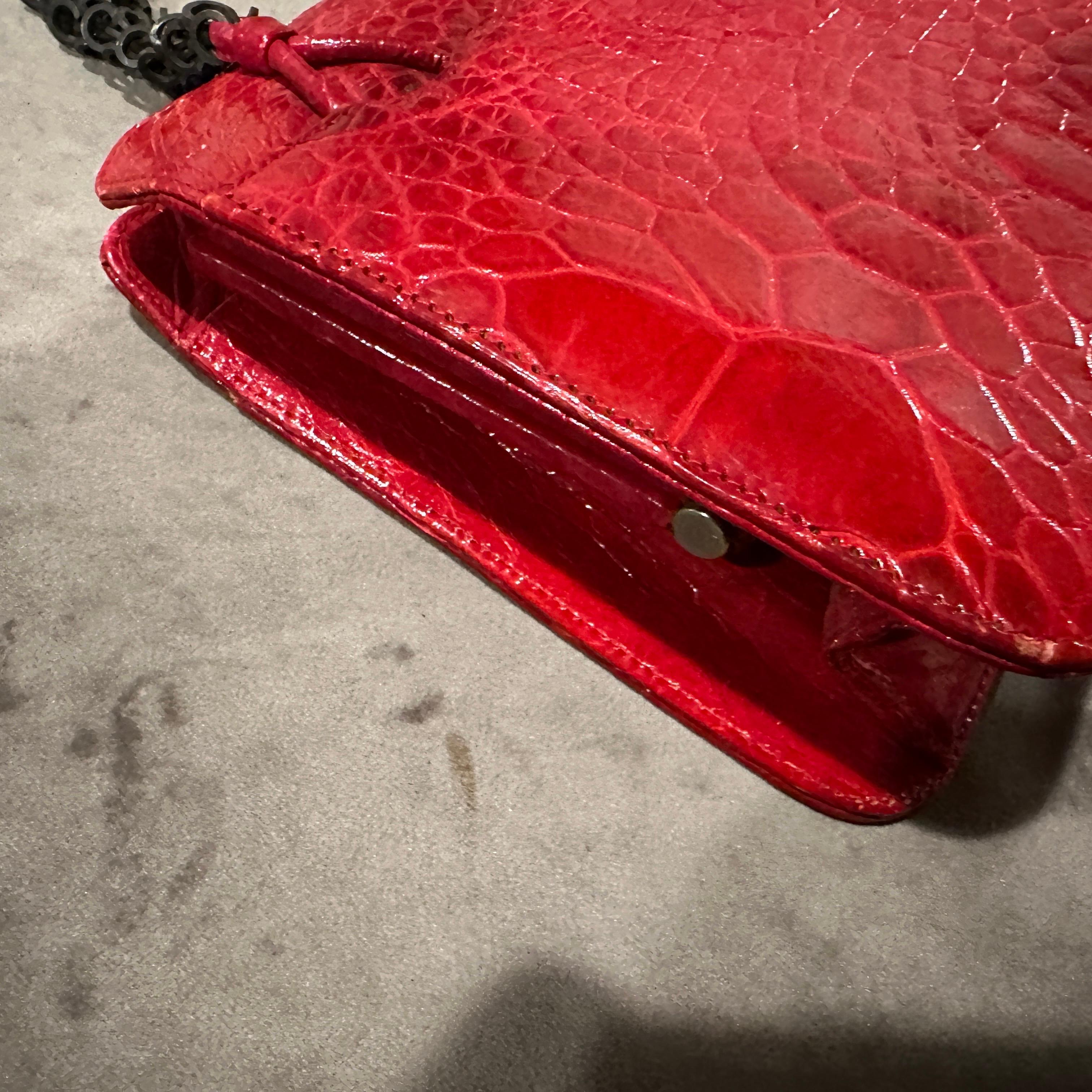 1980s Vintage Red Leather and Black Painted Metal Chain Italian Evening Bag For Sale 2