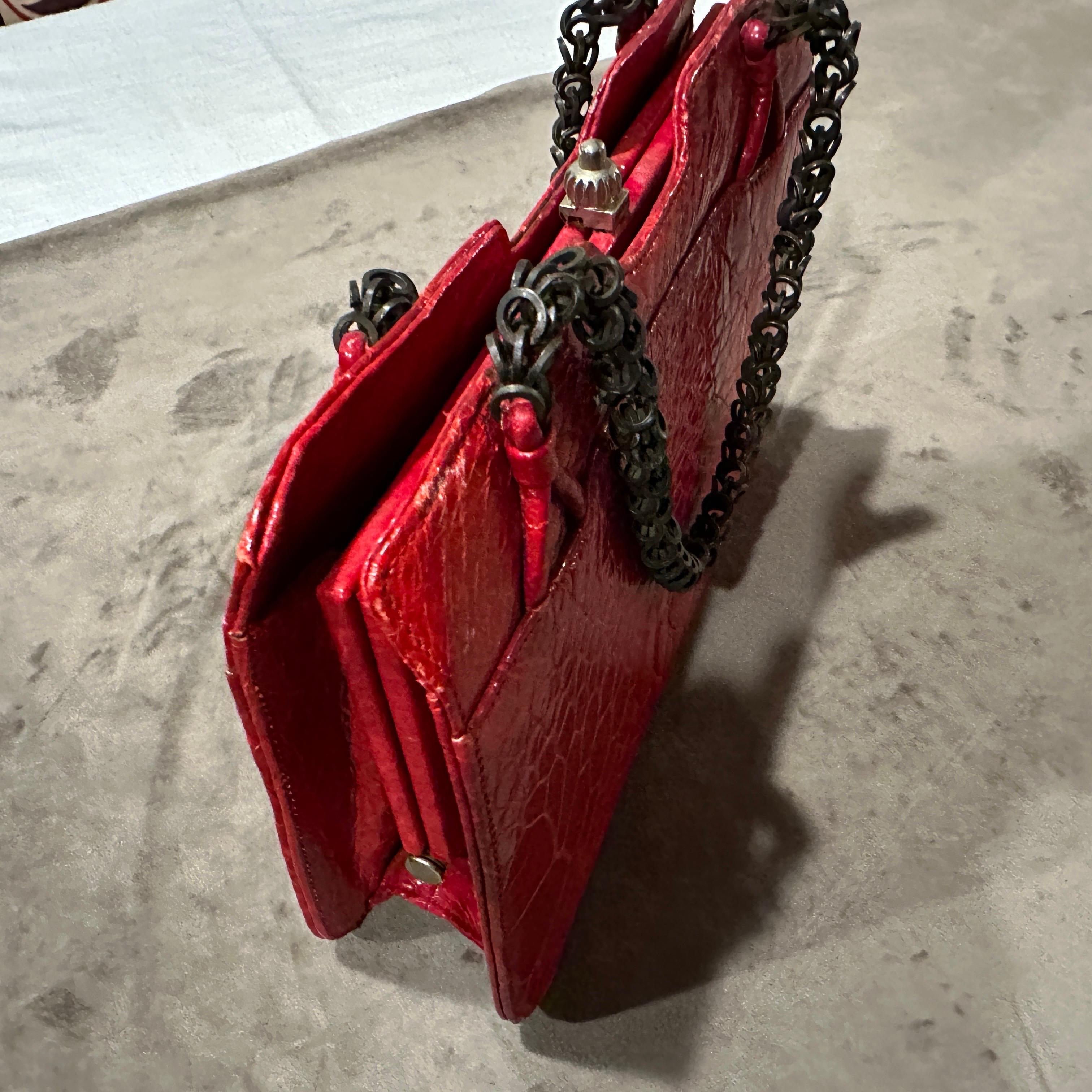 1980s Vintage Red Leather and Black Painted Metal Chain Italian Evening Bag For Sale 4