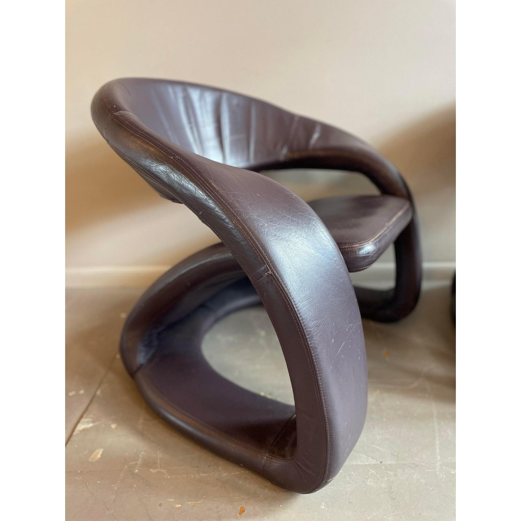 Canadien Paire de chaises Jaymar en cuir sculptural Vintage des années 1980 en vente