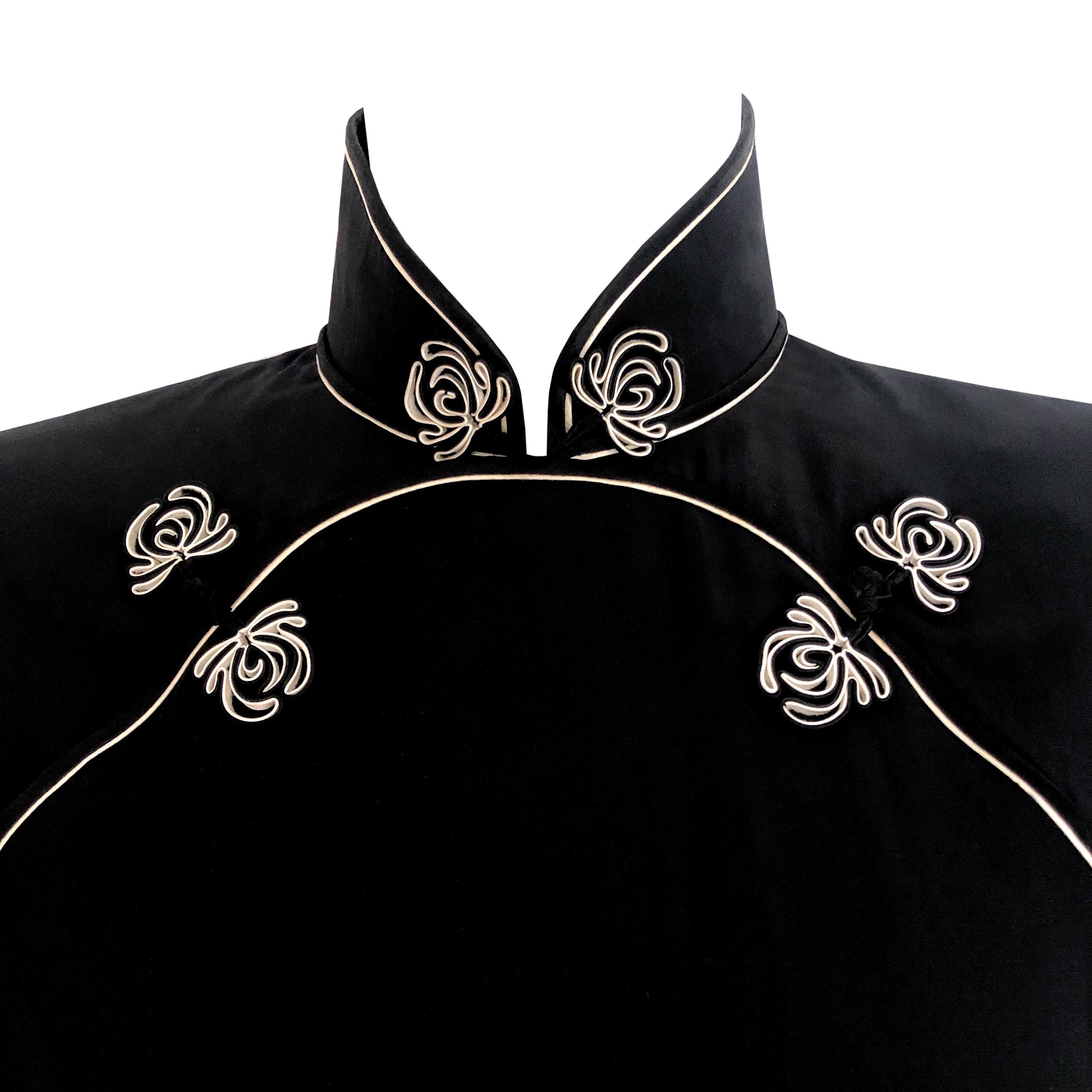 1980s Vintage Silk Dress - Black + White Piping Detail + Floral Buttons -One-Off In Excellent Condition For Sale In KENT, GB