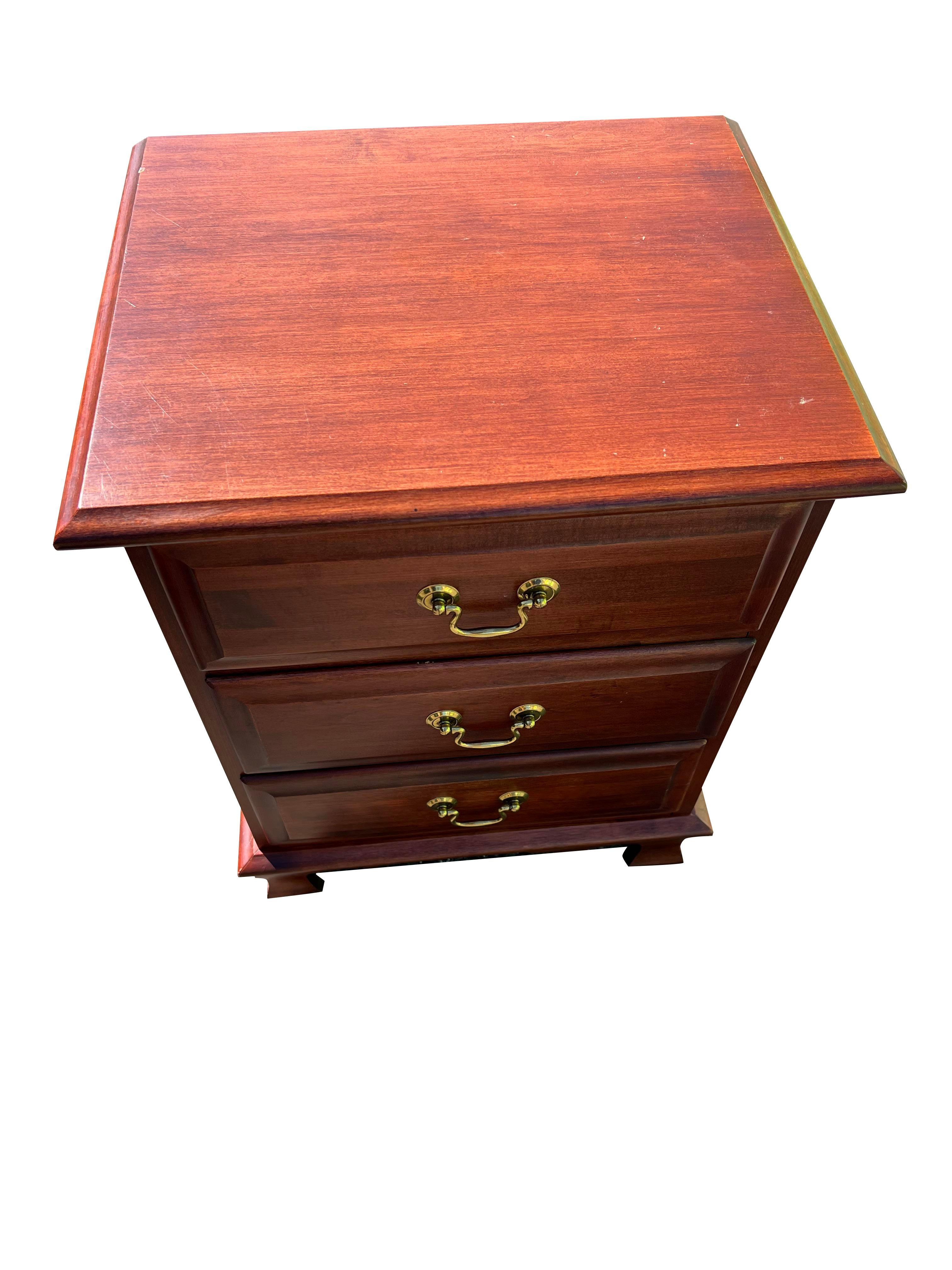 Late 20th Century 1980s Vintage Small Traditional Dresser Accent Bedside Table by Mossehead Maine For Sale