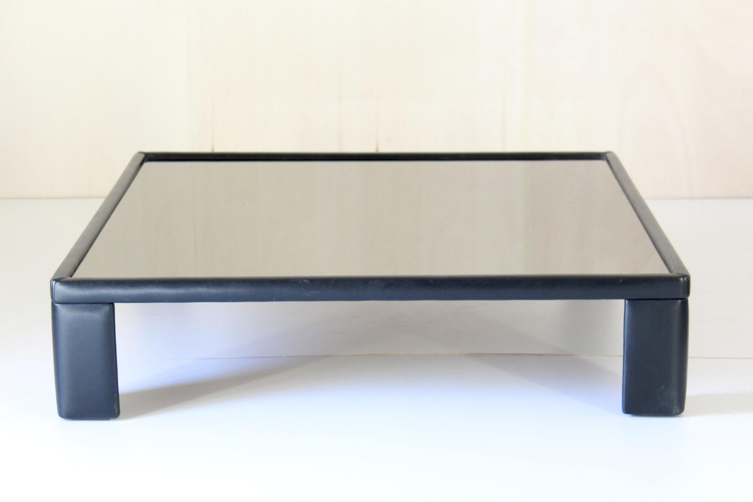 A vintage sofa table from the 1980s designed by Poltrona Frau, iconic design Italian factory.
The structure is covered in leather whilist the top is in fine mirror glass. In very good conditions with some sign of time.