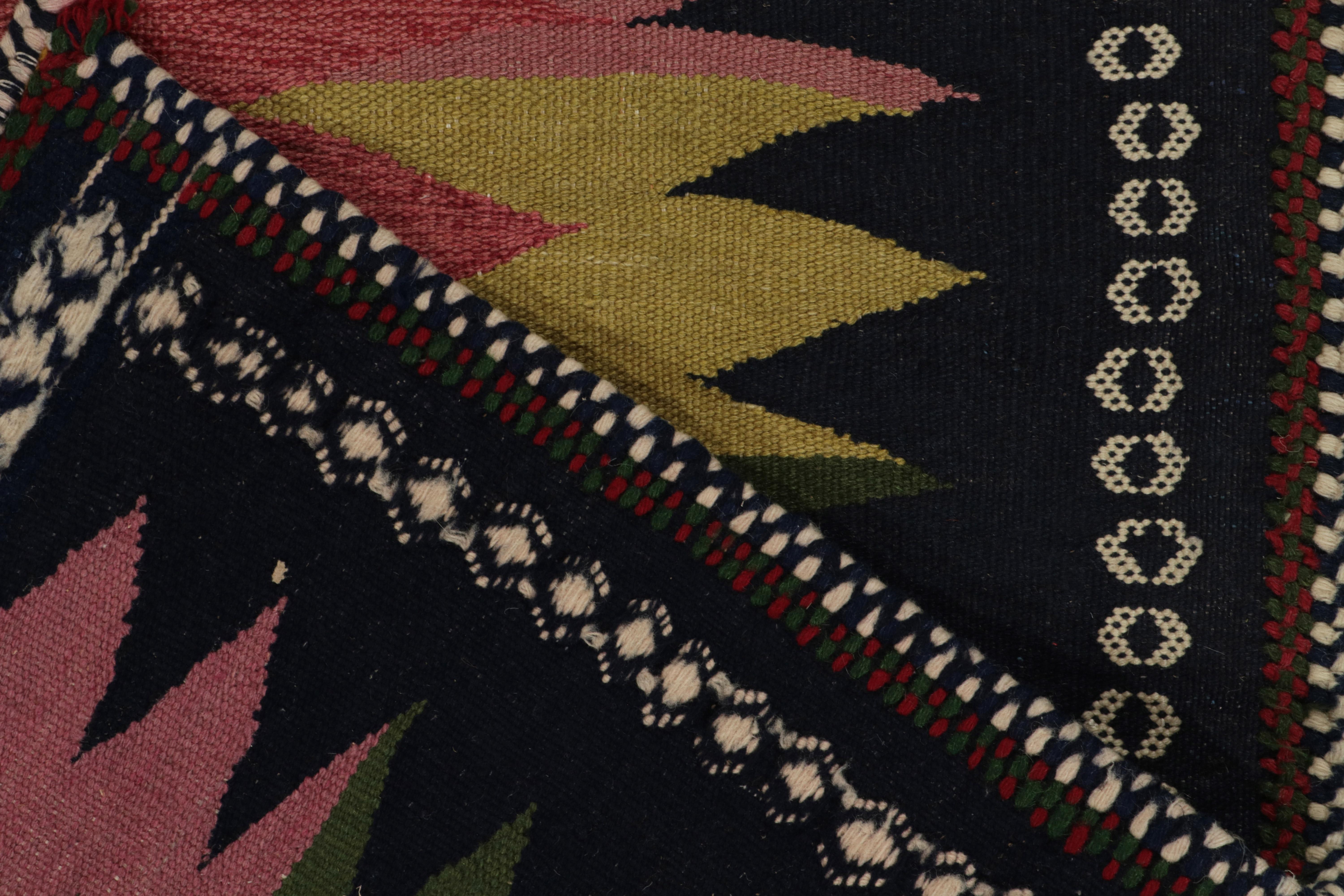 1980s Vintage Sofreh Kilim Rug in Pink & Green Medallion Pattern by Rug & Kilim In Good Condition For Sale In Long Island City, NY