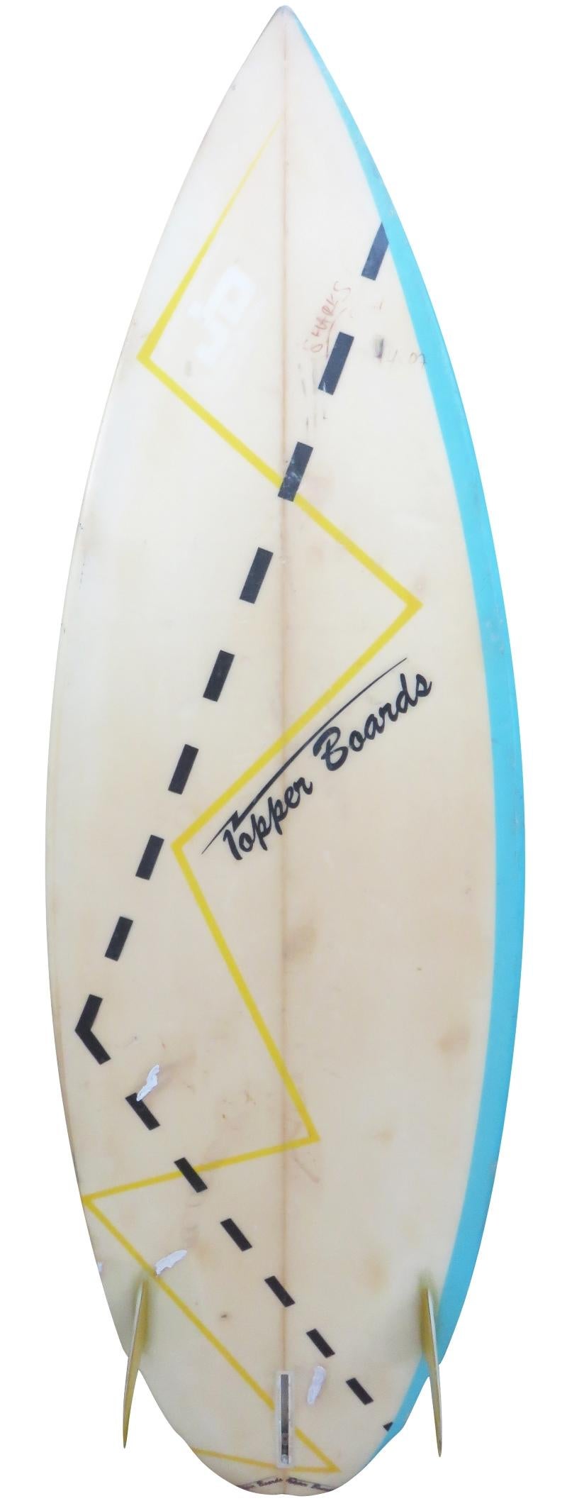 Vintage 1980s Sonshine surfboards topper shortboard. Features a double-line design with a unique single blue rail complete with 2+1 fin setup. An affordable example of a 1980s vintage shortboard.