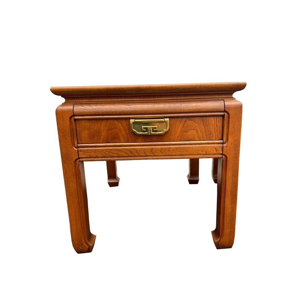 Chinoiseries Paire de tables d'appoint en forme de pagode asiatique de style Chinoiserie Vintage By Thomasville des années 1980 en vente