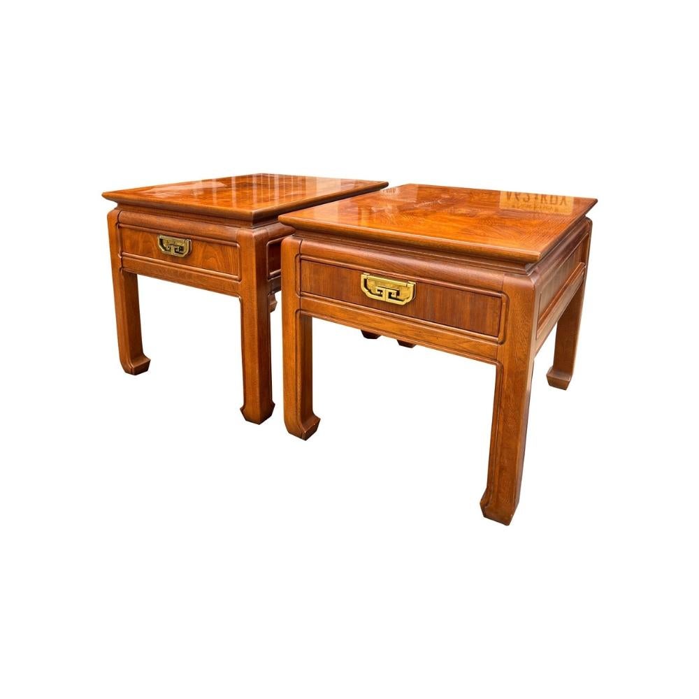 Paire de tables d'appoint en forme de pagode asiatique de style Chinoiserie Vintage By Thomasville des années 1980 Bon état - En vente à Saddle River, NJ